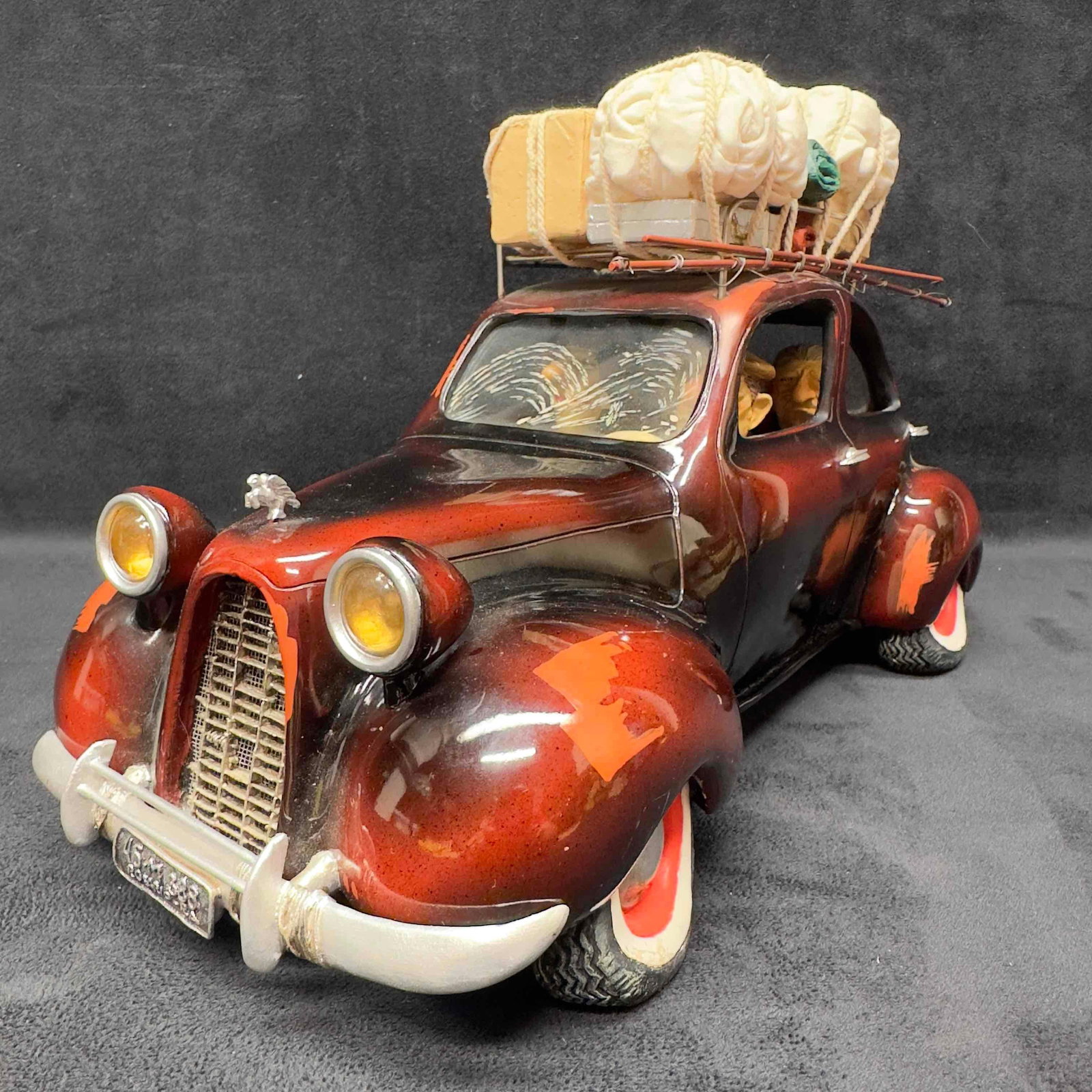 Guillermo Forchino The Family Outing Sculpture Figurine Statue Comical Art Figure #85049 R119: Guillermo Forchino The Family Outing Sculpture Figurine Statue Comical Art Figure #85049 R119. This is a sculpture titled the comic art of Guillermo Forchino The Family Outing. Two minor imperfections