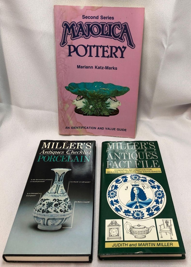 Collectors Book Set - Antiques, Porcelain & Pottery: This lot contains a Set of 3 Collectors Guide Books. "Miller's Pocket Antiques Fact File" by Judith and Martin Miller. First published in 1988 by Viking Penguin Inc. ISBN 0-670-82059-8. T