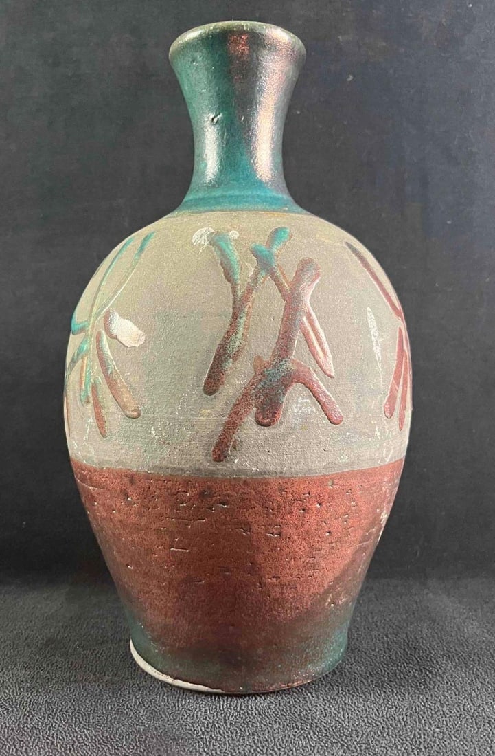 Vintage Handmade Vase Blue and Purple Vase: Vintage Handmade Vase Blue and Purple Vase This is a vintage handmade vase that has a beautiful blue and dark purple glaze. The vase is signed on the bottom. the vase is in good vintage condition