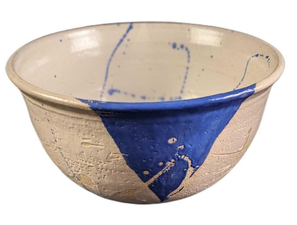 Large Ceramic Pottery Blue White Art Bowl: Large Ceramic Pottery Blue White Art Bowl Large Ceramic Pottery Blue White Bowl. Bowl is signed on the bottom by the artist. Is approx 11 3/8" x 11 3/8" x 6" and weighs 5lbs. The bowl is