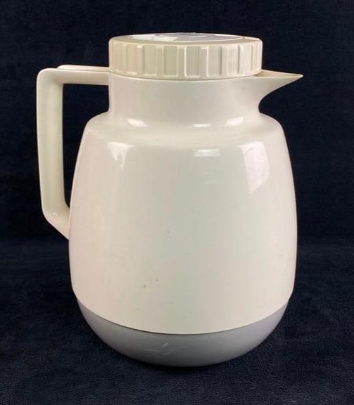 Oster Carafe: Oster Carafe Vintage Oster carafe, with slider for coffee, tea, decaf, and other. High quality glass-lined interior provides excellent thermal insulation to keep coffee hot. Some scuffing and