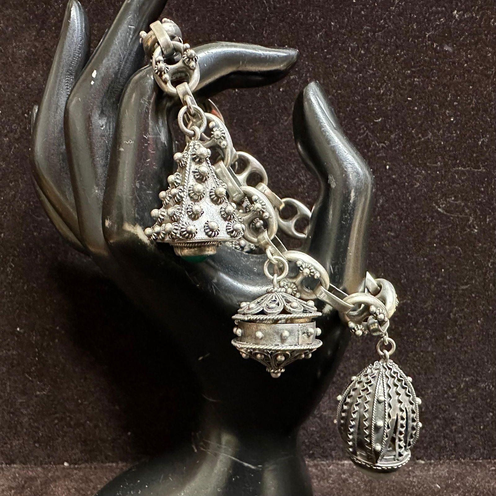 800 Silver Etruscan Revival Charm Bracelet Q54 Small Puff Mariner Chain: This item is in good pre-owned, previously used/displayed condition with noticeable light wear and surface scratches. Please reference all photos for full details. This piece of jewelry has been