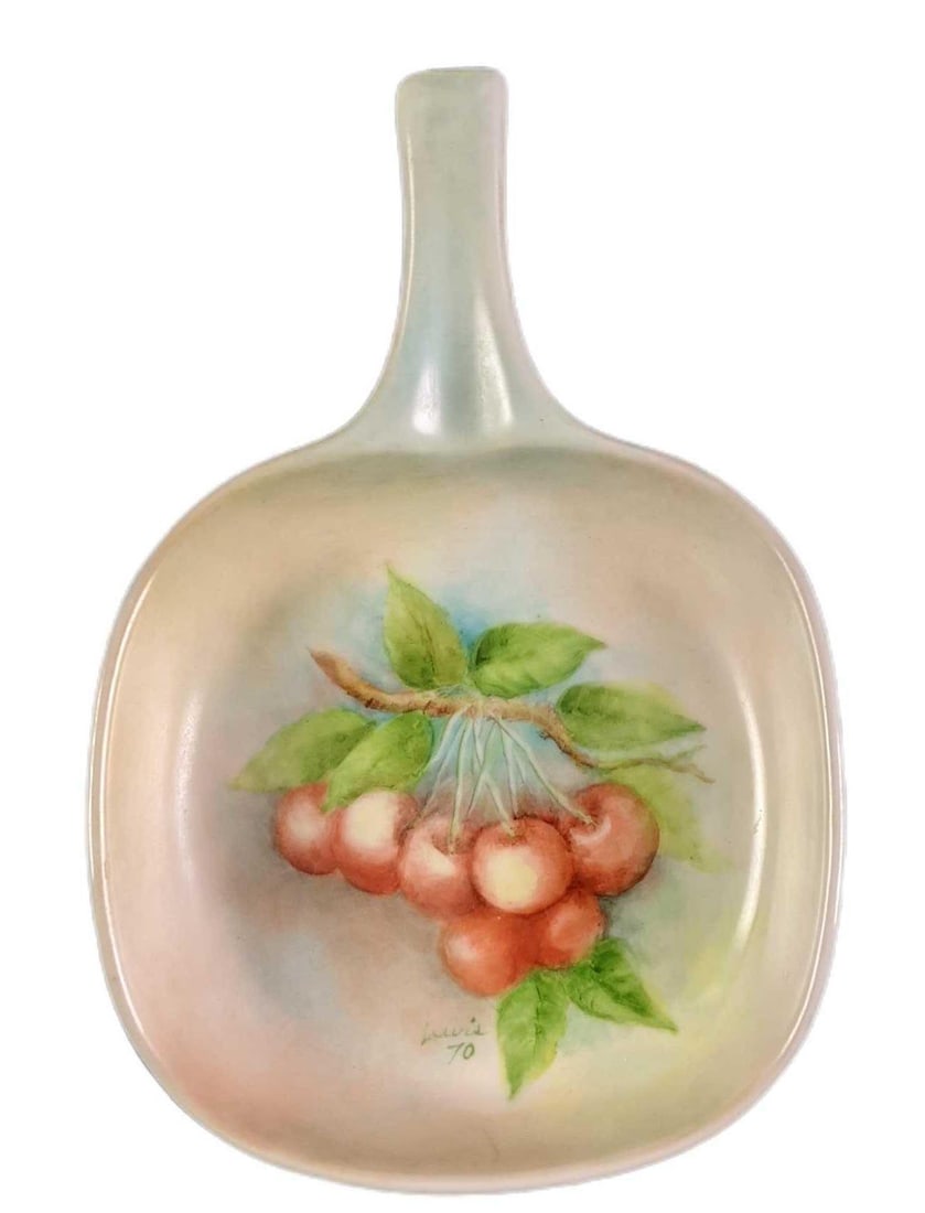 Vintage Holly Berry Ceramic Trinket Or Ring Holder: Vintage Holly Berry Ceramic Trinket Or Ring Holder. From 1970. Is approx 4 1/2" x 1 1/2" x 6 1/2' and it weighs under one pound at 0.52lb. The holder is in a good, vintage condition with some