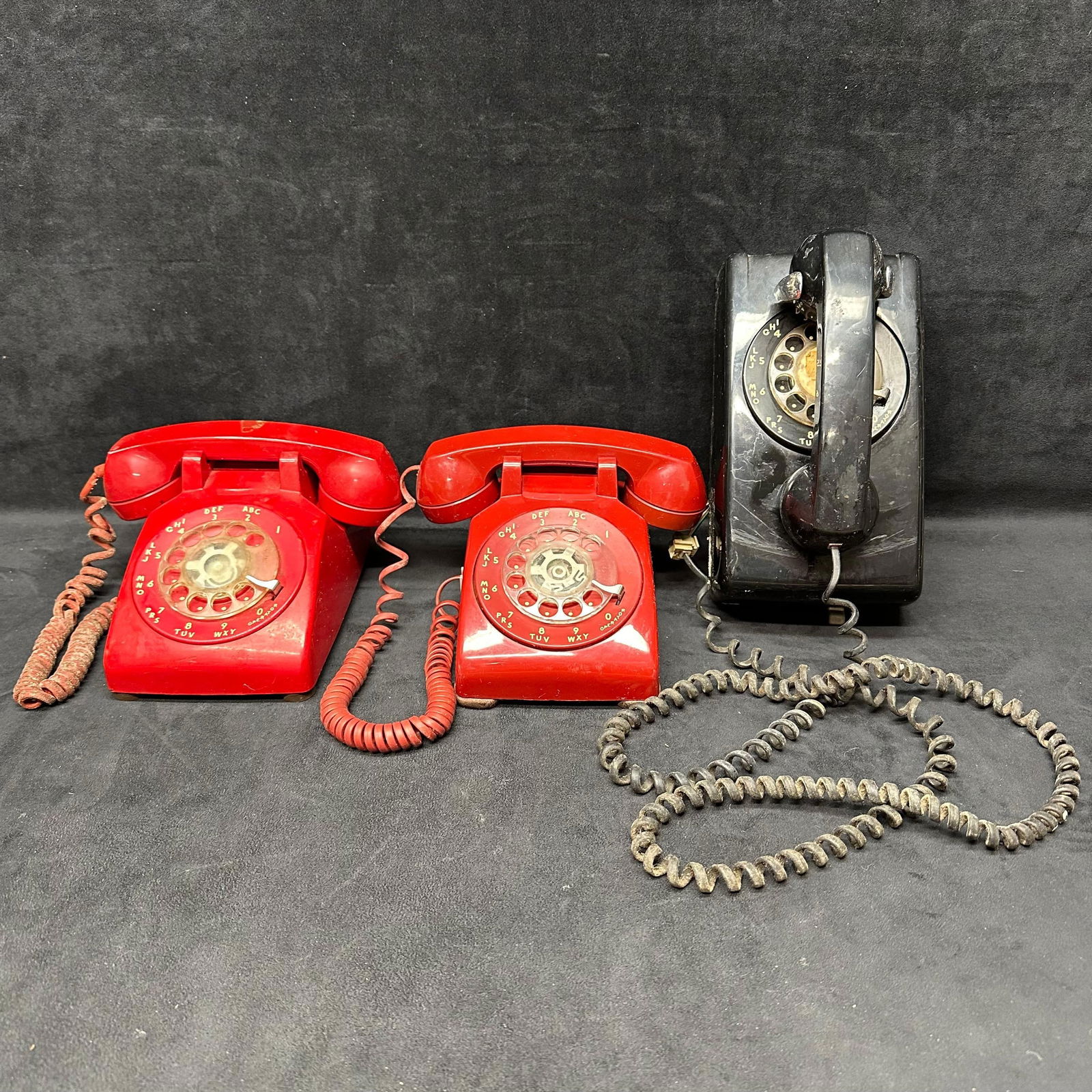 Lot of Three Vintage Rotary Dial Telephones Western Electric and ITT Red Black Phone (1 of 12)