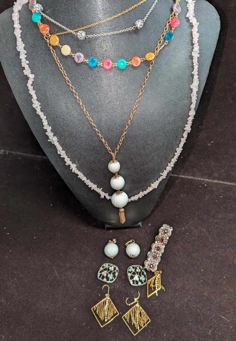 Assorted Vintage Costume Jewelry Sarah Coventry: Assorted Vintage Costume Jewelry Sarah Coventry. This lot includes assorted gold plated earrings, a set of Sarah Coventry "Hi-Fashion" with a ribbed white ball and gold-tone earrings and a mat