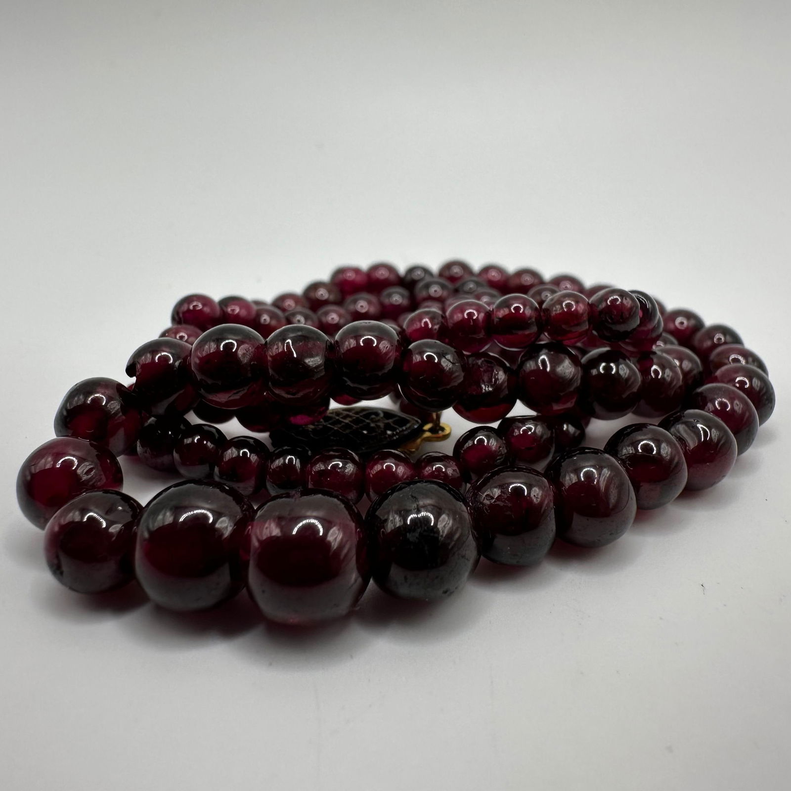 Red Garnet Beaded Sterling Silver Clasp Necklace X39: This item is in good pre-owned, previously used/displayed condition with noticeable light wear and surface scratches. Please reference all photos for full details. This piece of jewelry has been teste