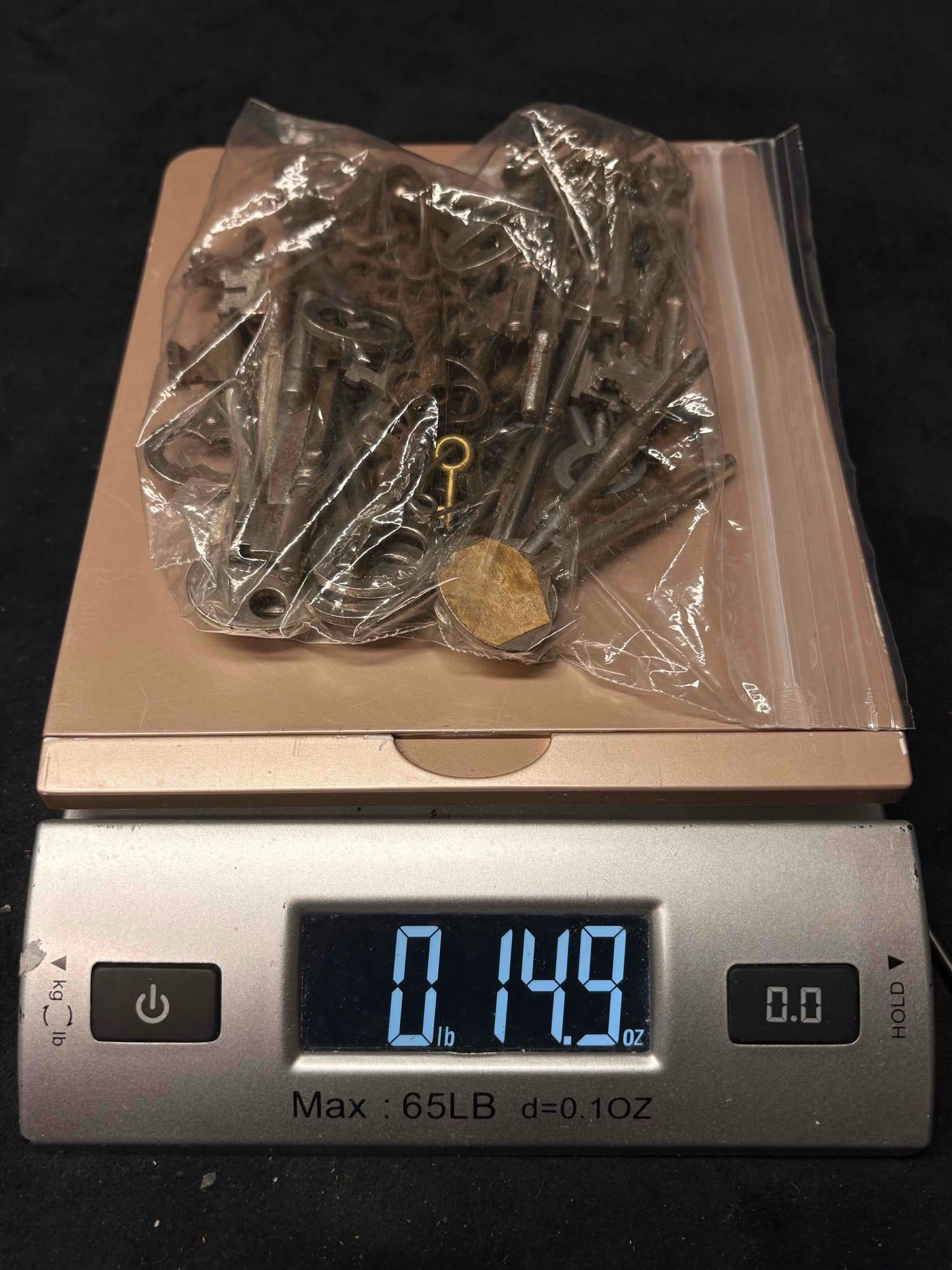 39 Bulk MISC Antique Collectible Skeleton Keys: This lot contains 39 vintage skeleton keys in various conditions. Some display their age significantly more than others through rusting and oxidization. Perfect for crafting. Please review images for