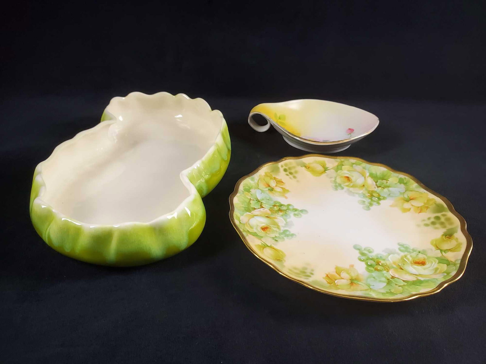 Vintage Hand Painted Ceramic Porcelain Bowls Plate: This lot includes: (1) Porcelain plate by Royal Rudolstadt. Hand painted flowers and grapes with gold colored trimming. Is approx 8 1/2" across. Is in good, vintage condition with minor scuffs/we