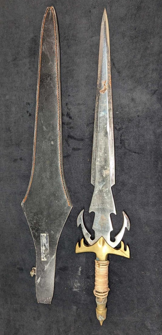 Vintage Decorative Fantasy Shard Sword With Scabbard: Vintage Decorative Fantasy Shard Sword With Scabbard. The metal blade is marked, "Pakistan". This is approximately 6" x 2" x 32" and it weighs 2.30 lbs. There is some surface rust on the blade and tar