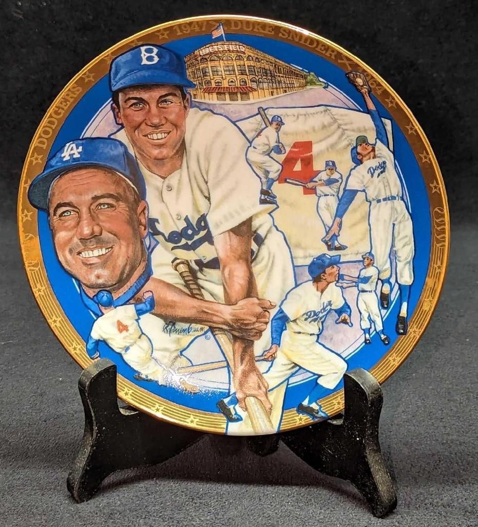 The Legendary Duke Snider Collector Plate: The Legendary Duke Snider Collector Plate. By The Hamilton Collection in 1992. Plate number 3380C. The plate is approx 6 3/8" x 1" x 6 1/2" and it weighs 0.51lb. Comes with a plate stand. Please note,