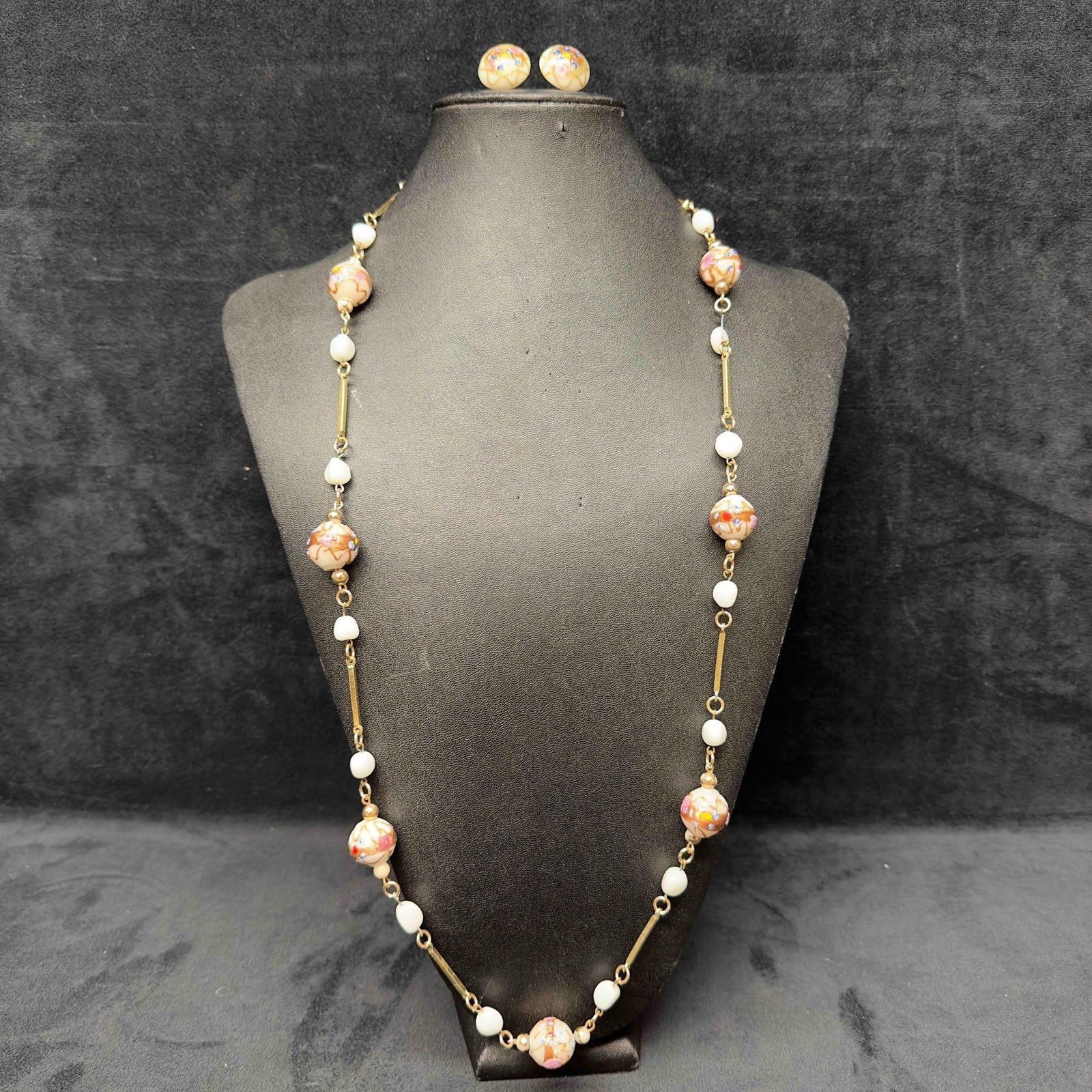 Murano Venetian Art Glass Lamp Work White Floral Long Beaded Necklace and Bead Earrings Set C59: Murano Venetian Art Glass Lamp Work White Floral Long Beaded Necklace and Bead Earrings Set C59. Necklace and earrings with white glass beads with beautiful floral designs on each. The necklace and ea
