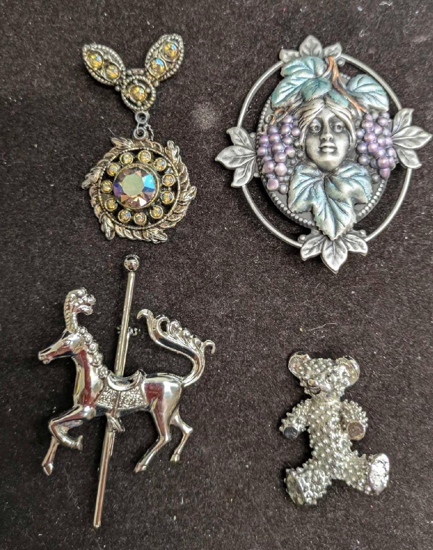 Vintage Silver Tone Unsigned Grape Vine Teddy Bear Carousel Horse Brooch Pin Lot Of 4: Vintage Silver Tone Unsigned Grape Vine Teddy Bear Carousel Horse Brooch Pin Lot Of 4. This lot includes: (1) Unsigned Woman In Grape Vine Brooch. This is approx 2 1/2" x 2" x 1/2". (1) U