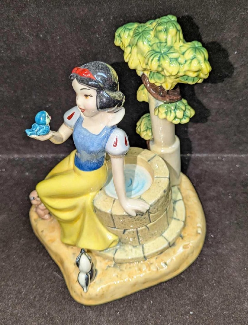 Royal Doulton NIB Disney Snow White Fairest Of Them All Figurine: Royal Doulton NIB Disney Snow White Fairest Of Them All Figurine. This hand painted Porcelain comes in the original box that is approx 5 3/4" x 7 3/8" x 6 5/8" and it weighs 0.98lb. The box has s