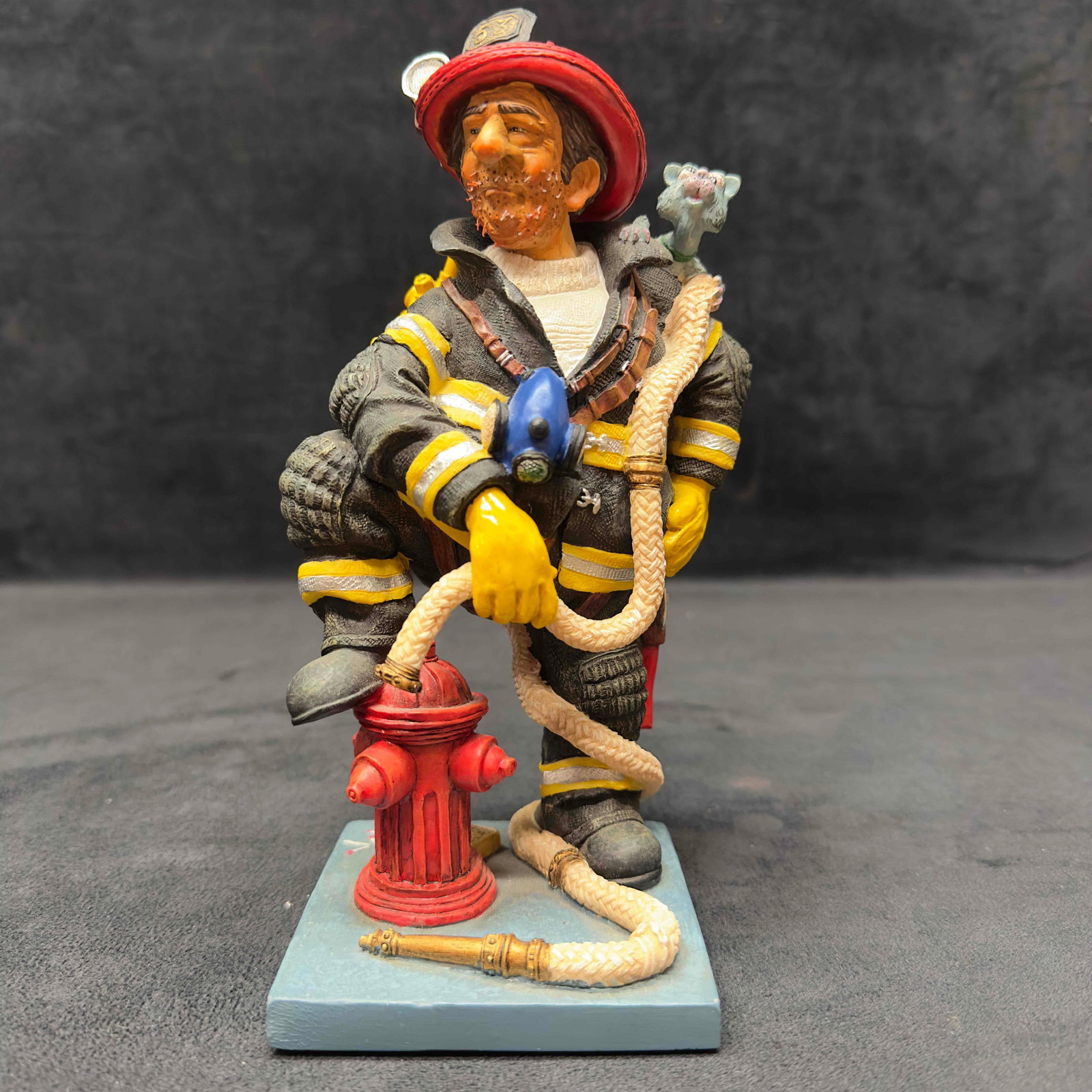 Guillermo Forchino The Firefighter Sculpture Figurine Statue Fireman Figure R119: Guillermo Forchino The Firefighter Sculpture Figurine Statue Fireman Figure R119. This is a sculpture titled the comic art of Guillermo Forchino The Professionals Special Edition The Firefighter. The