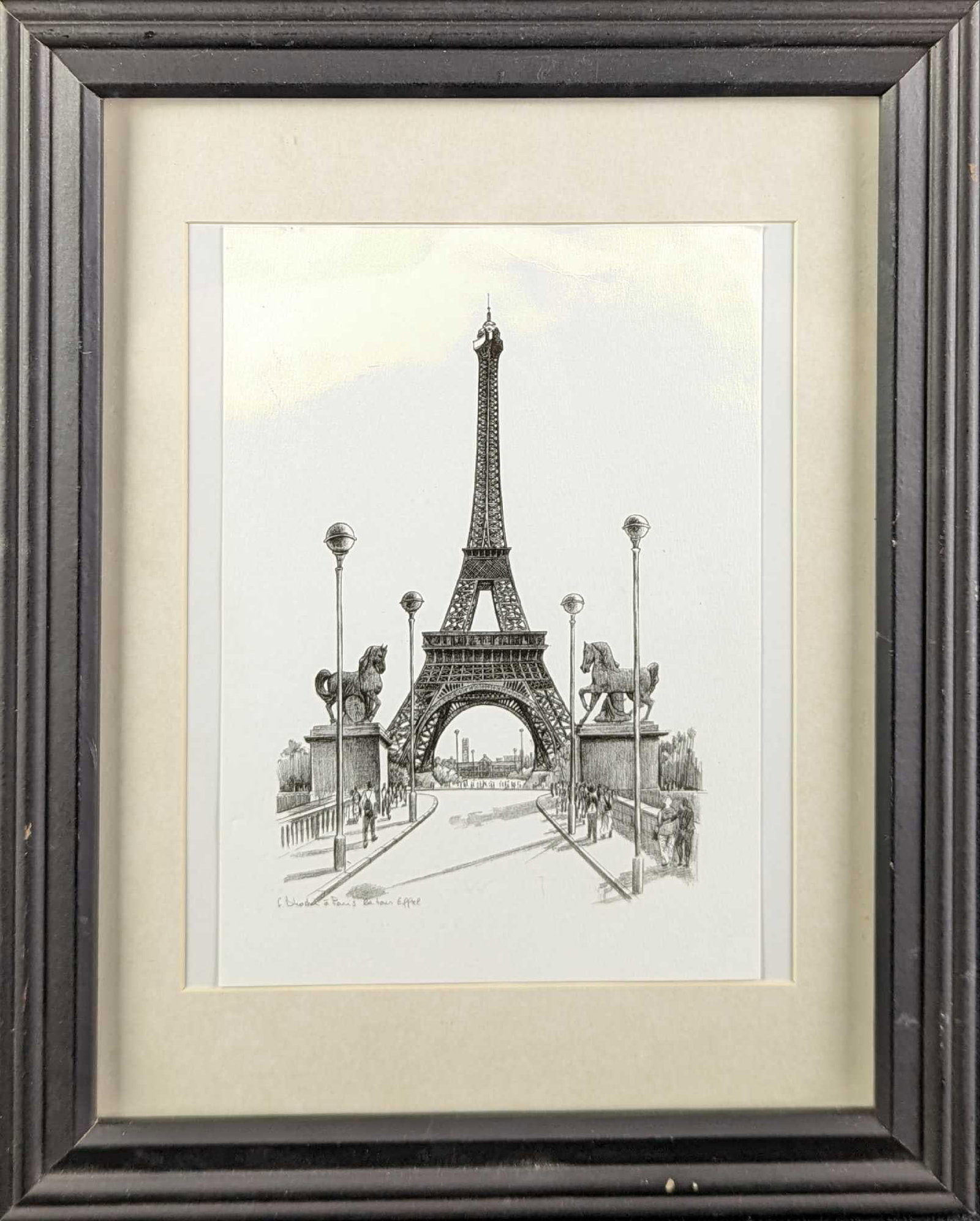 Framed Eiffel Tower Print Paris France: Framed Eiffel Tower Print. The framed print is approx 12" x 3/4" x 15" and it weighs 2.30lb. The print is approx 6 1/2" x 9 1/2". The framed print is in a good, used condition with some creases on the