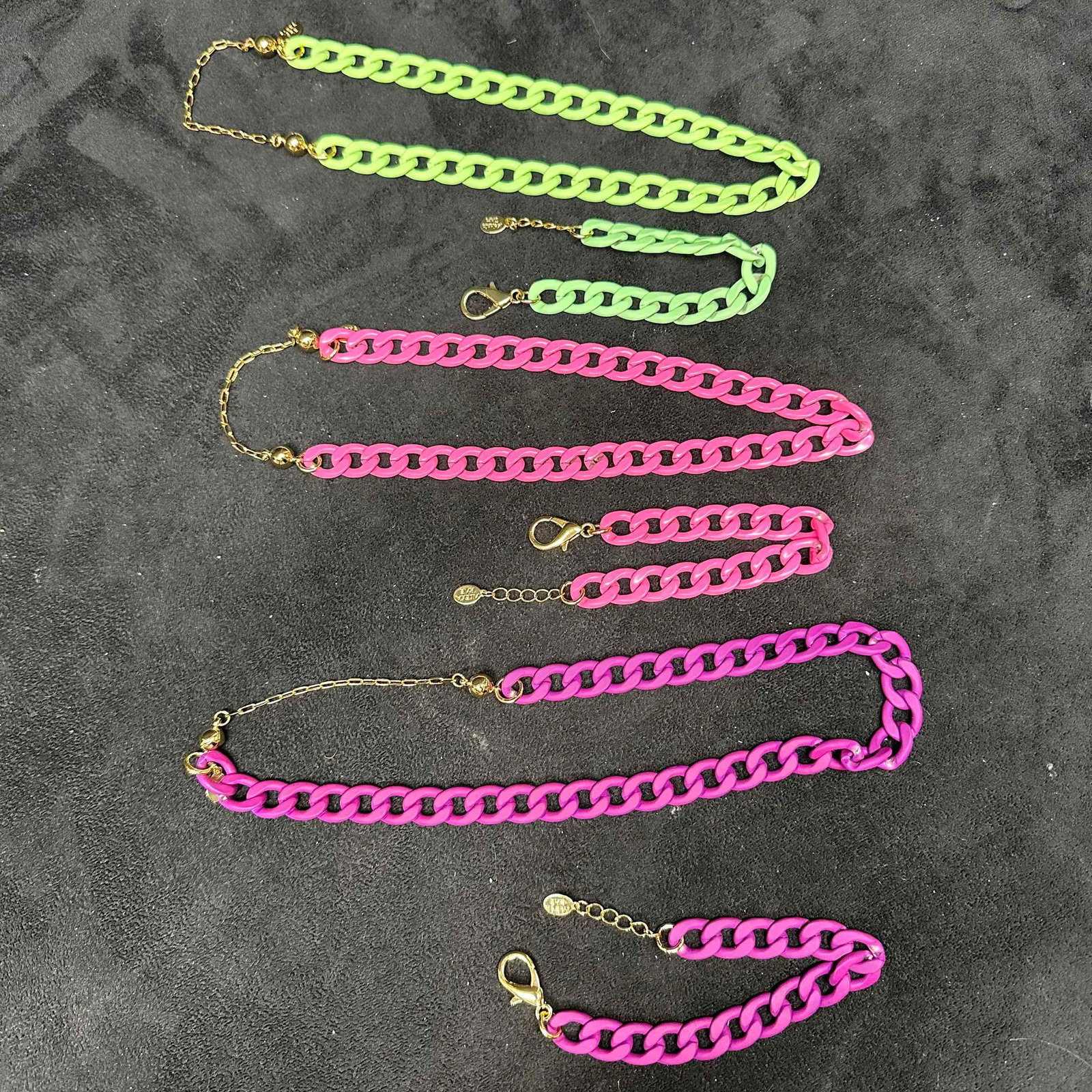 Alexa Rae Green Purple Pink Chunky Chain Bracelet and Necklace Set: This Melania Clara necklace and bracelet set features a magnet clasp closure. The necklaces have magnet extender clasp closures. Each jewelry piece showcase modernist designs with a chunky chain style