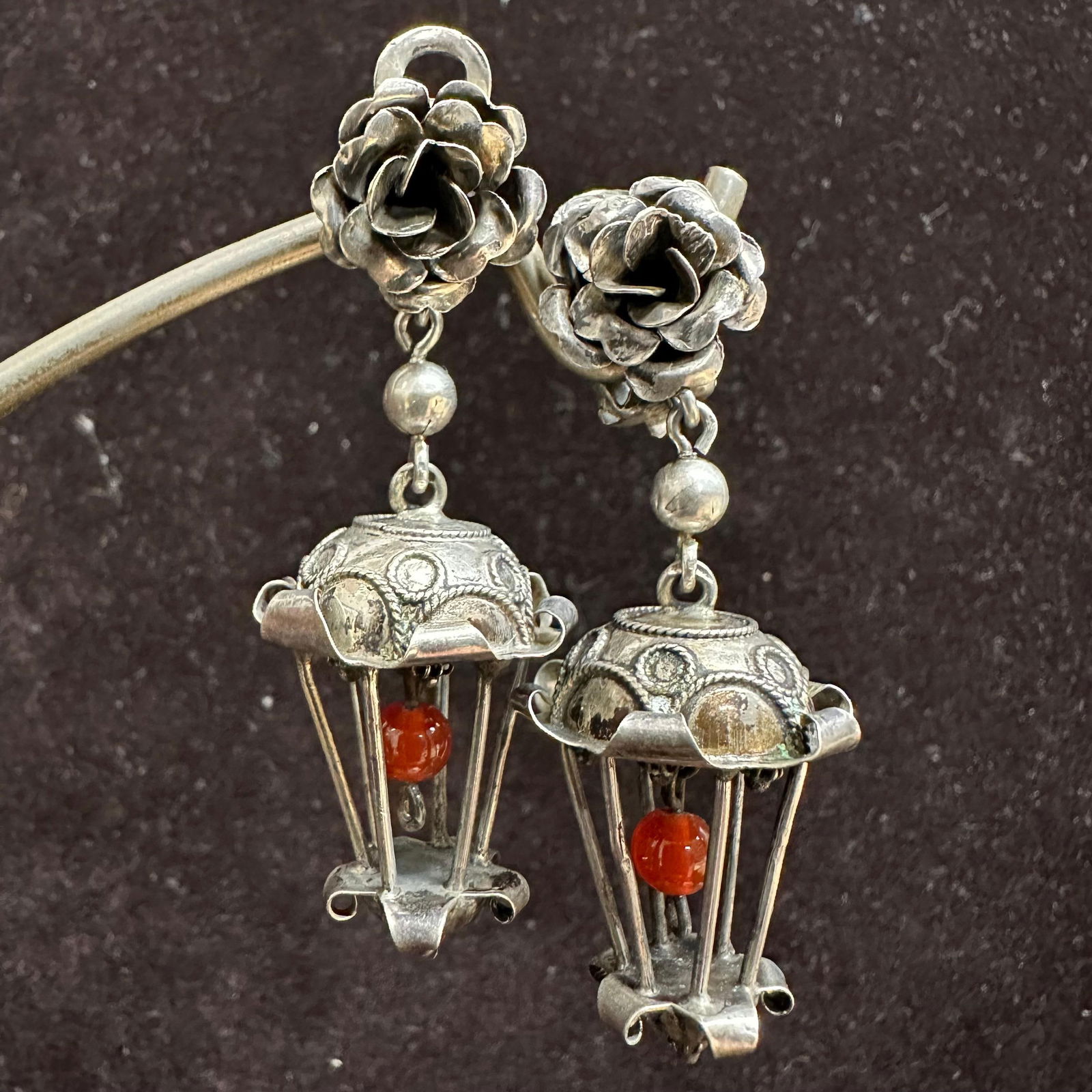 Lantern Rose Red Bead Silver Clip Earrings T21: This item is in good pre-owned, previously used/displayed condition with noticeable light wear and surface scratches. Please reference all photos for full details. This piece of jewelry has been teste