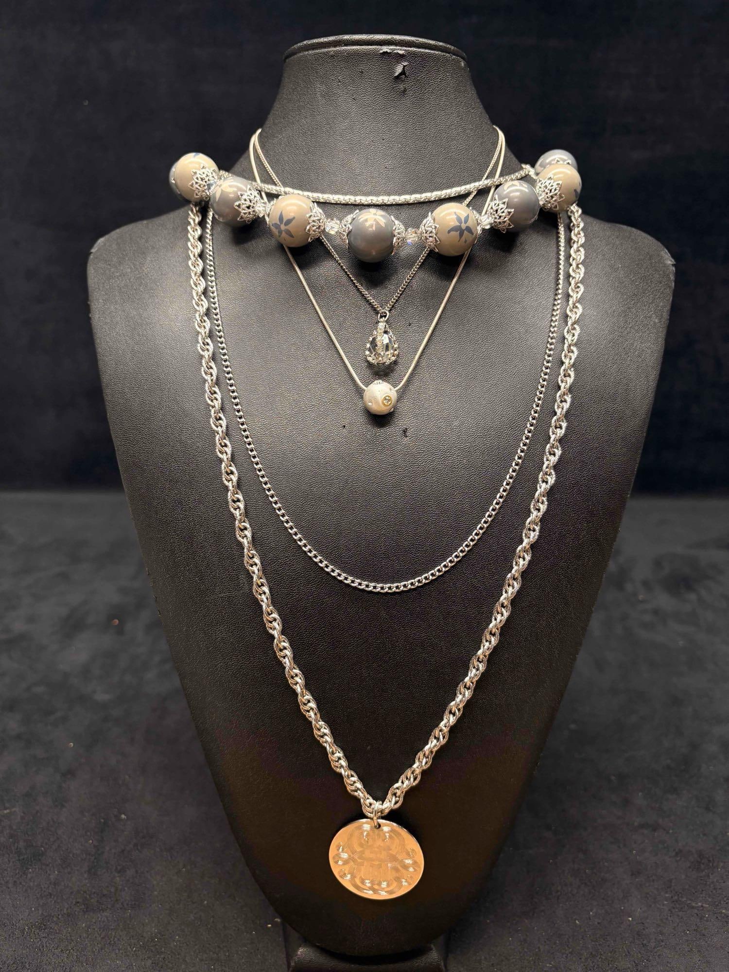 6pc Silver Winter Snow Themed Necklace Lot: This lot consists of 6 pre-owned costume jewelry necklaces with typical wear from use. Please review images for context of the lots visual conditions. APPROX. WEIGHT: 4.1