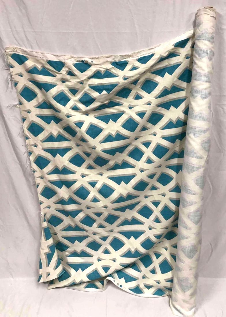 Teal & White Patterned Fabric: This lot contains a role of teal and white patterned fabric made by an unknown manufacturer. It weighs about 5.0lbs. The fabric is in good vintage condition. There is approx 6.5 yards of the fabr