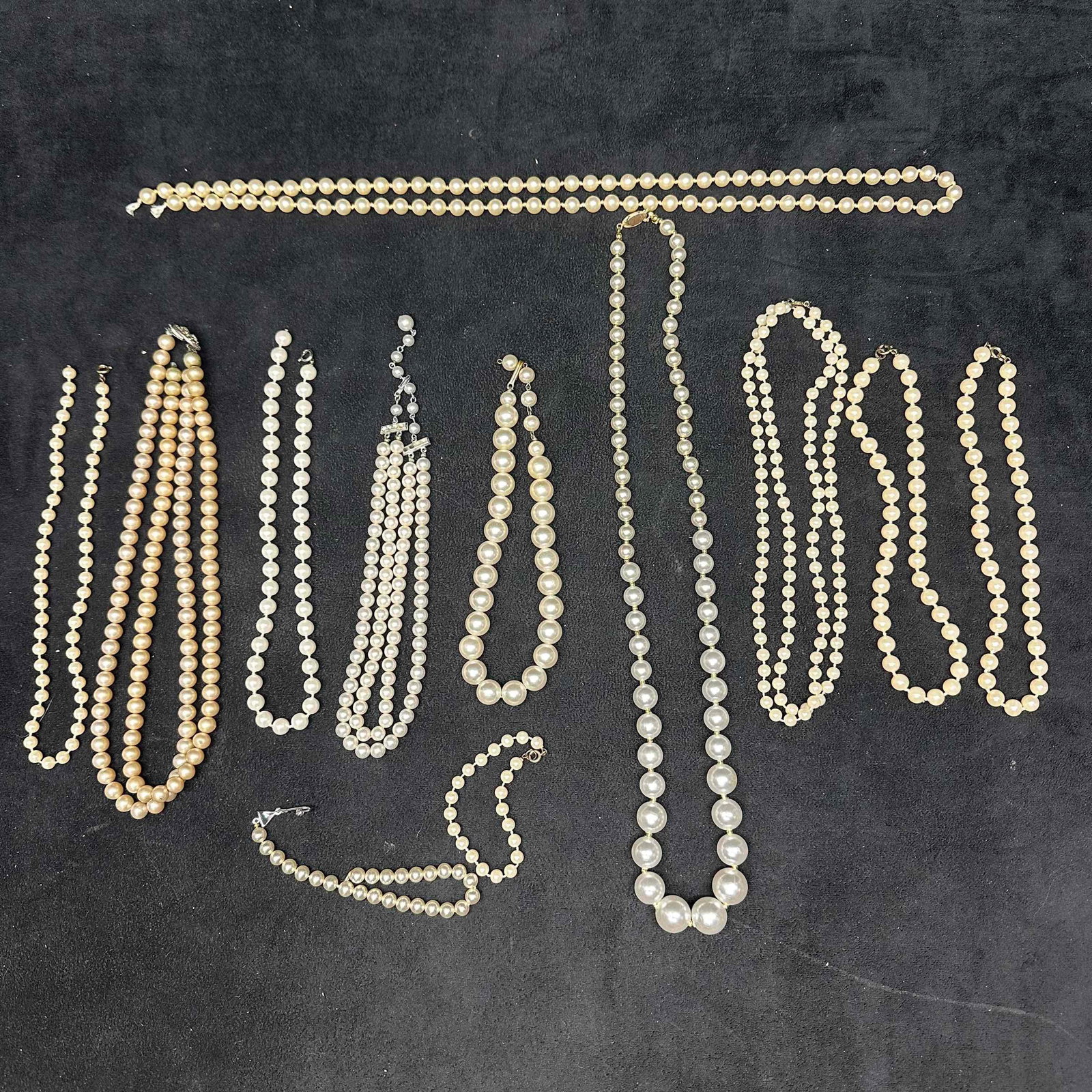 Lot of Costume Pearl Necklaces and Bracelets Assorted Strands Faux and Imitation Pearls (1 of 6)