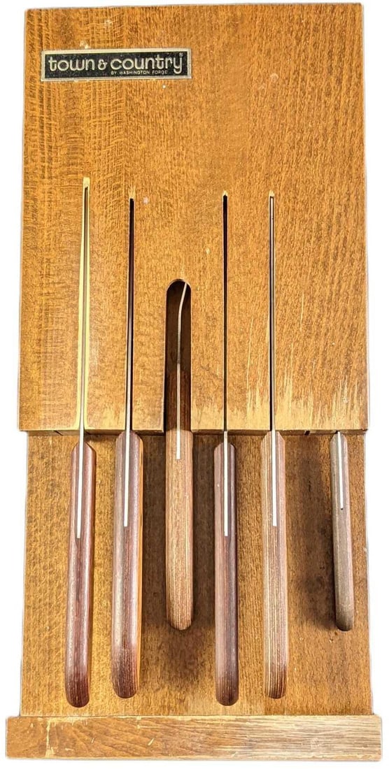Washington Forge Town & Country Knife Cutler Set: Vintage Washington Forge Town & Country Knife Cutler Set. This comes with the knives and serving fork as seen in the photos. All are made of stainless steel and have some wear and scratches. Please se