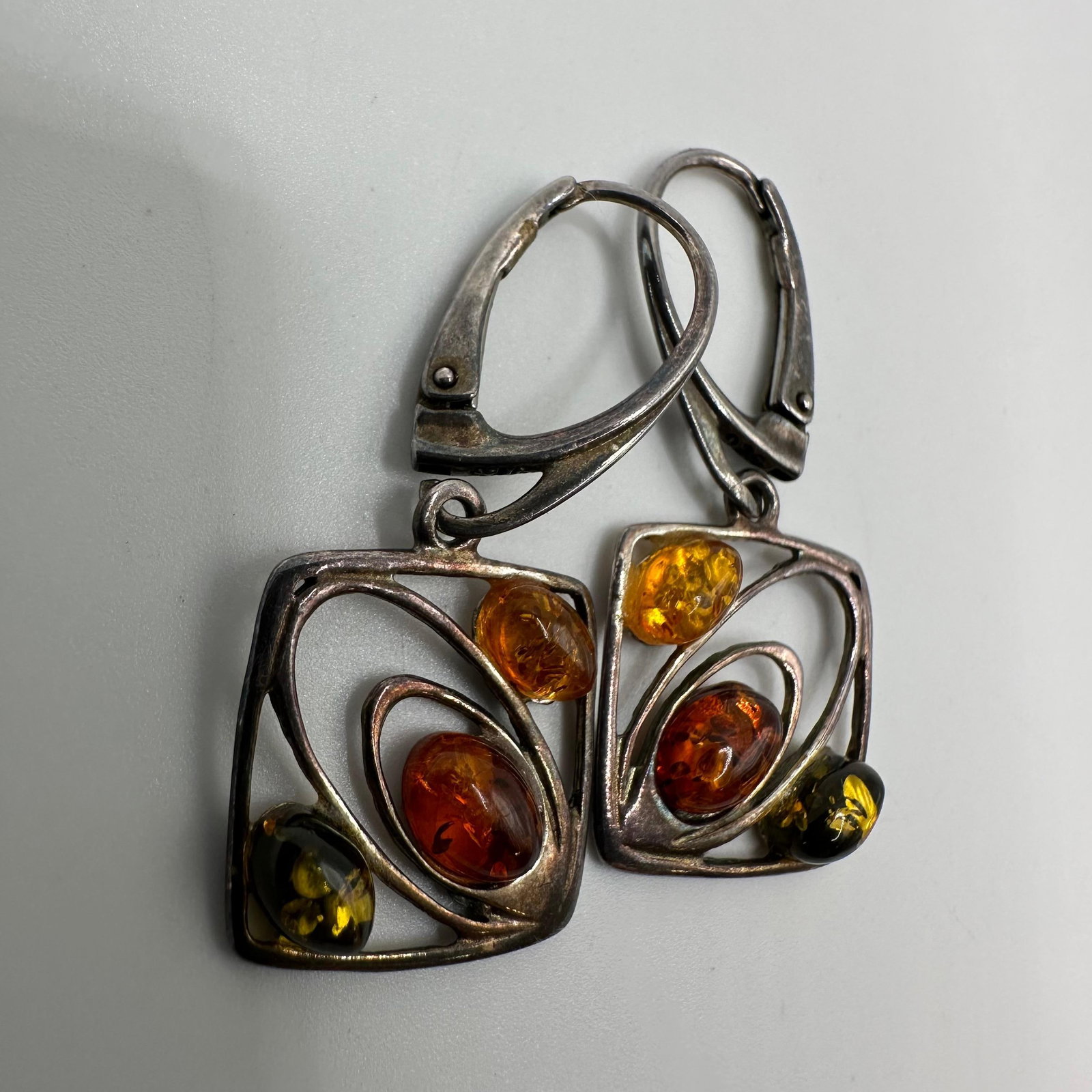 Tri Color Baltic Amber Sterling Silver Dangle Earrings X54: This item is in good pre-owned, previously used/displayed condition with noticeable light wear and surface scratches. Please reference all photos for full details. This piece of jewelry has been teste