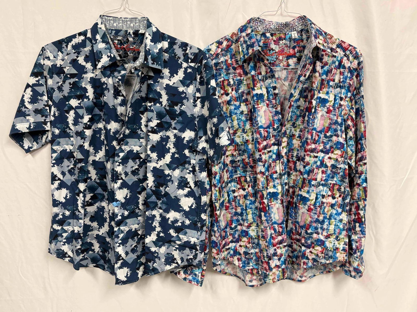 2PC Robert Graham Splatter Print Mens Button-Down Shirt Bundle: This lot contains a pair of Robert Graham's shirts, a high-end clothing collection known for their men's polos and button-downs. Both shirts are a size Large, standing in like-new conditions w