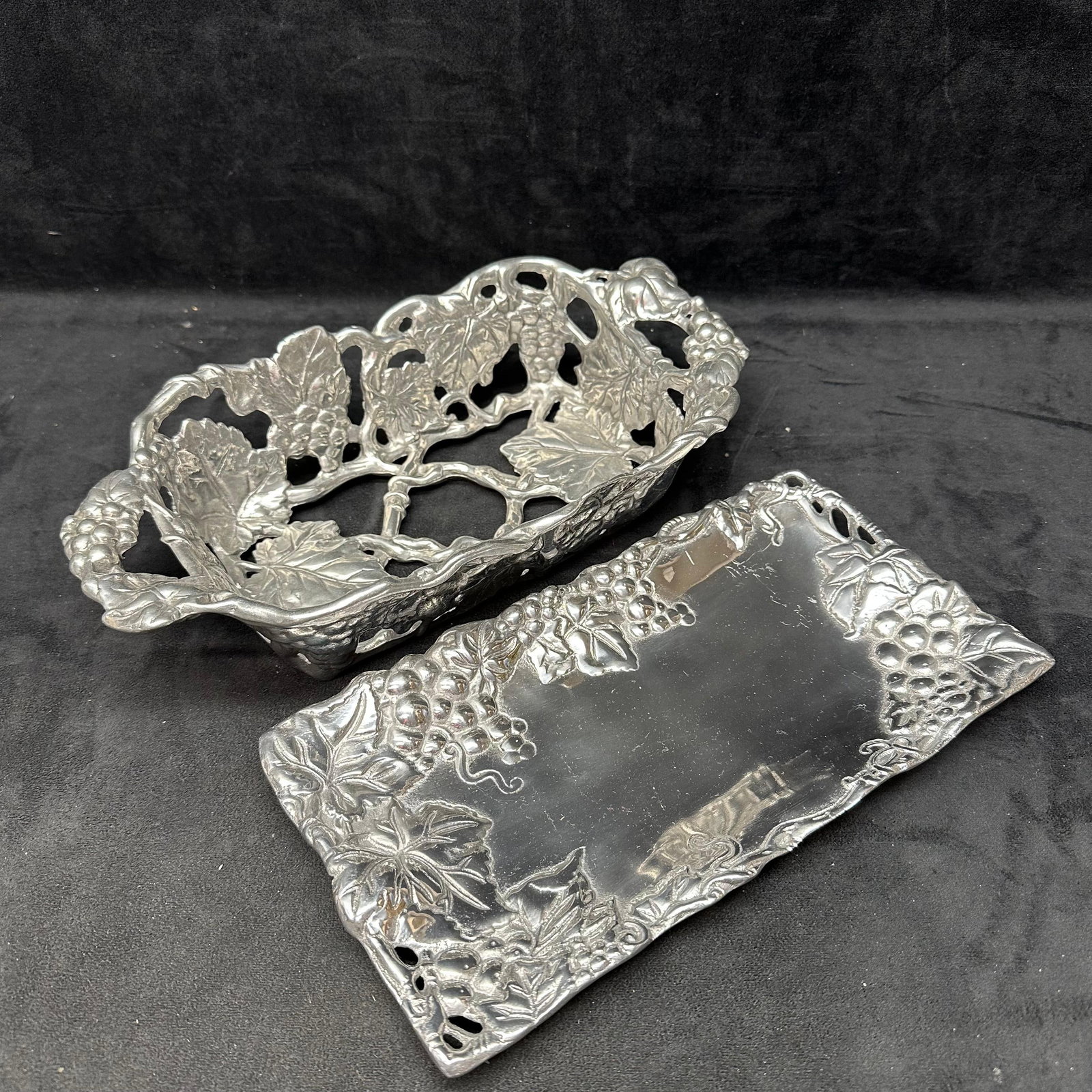 Arthur Court Grape Design Serving Tray and Bread Loaf Pan Holder (1 of 4)