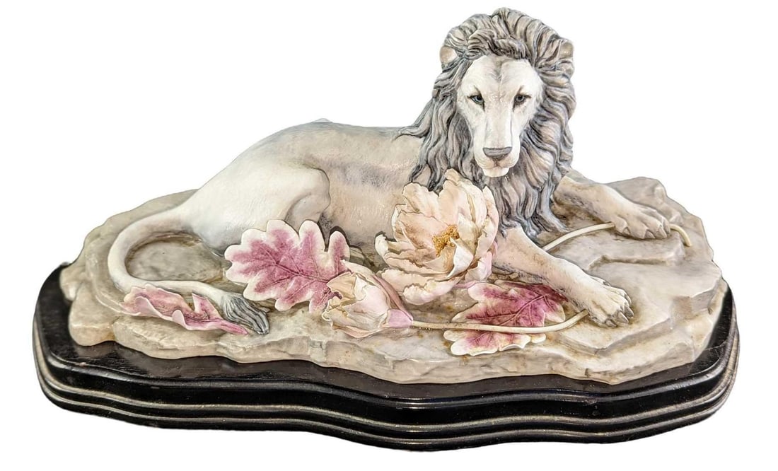 Fleur Cowles LE Bone China White Lion Sculpture (1 of 9)