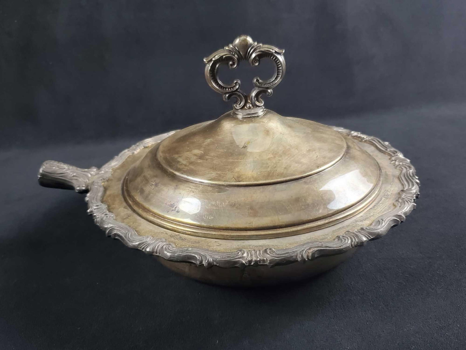 Vintage Silverplate Chafing F.B.Rogers 6044: Beautiful F.B.Rogers Silver Co. 6044 silver plate heating serving pan. Pattern number 6044. The ornate embossed trim wraps around the pan and base handle. This item does not come with a handle. The it