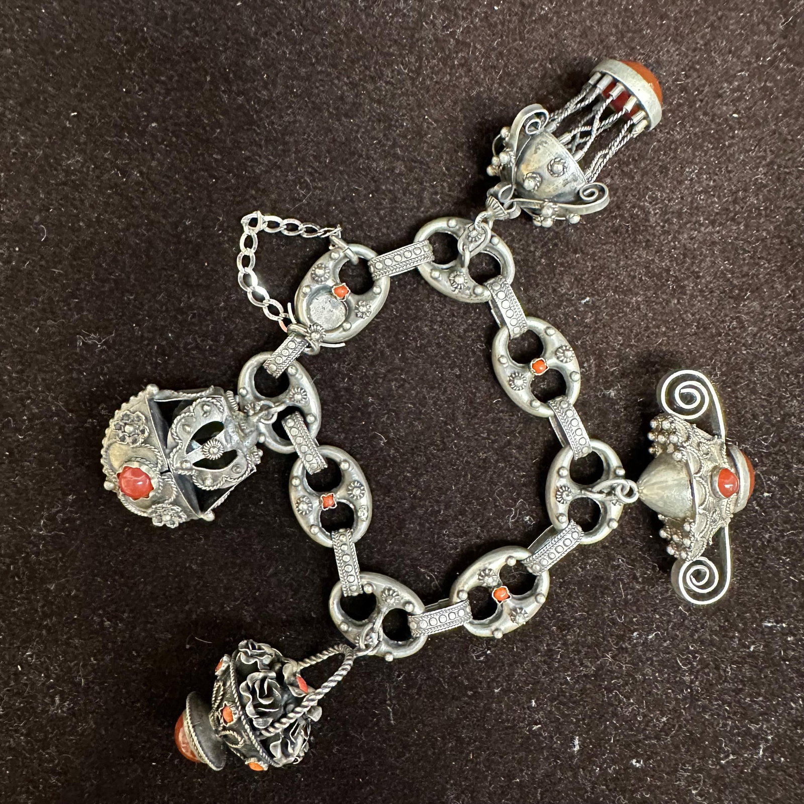 Carnelian Silver 800 Gemstone Charm Mariner Chain Bracelet K74: This item is in good pre-owned, previously used/displayed condition with noticeable light wear and surface scratches. Please reference all photos for full details. This piece of jewelry has been teste