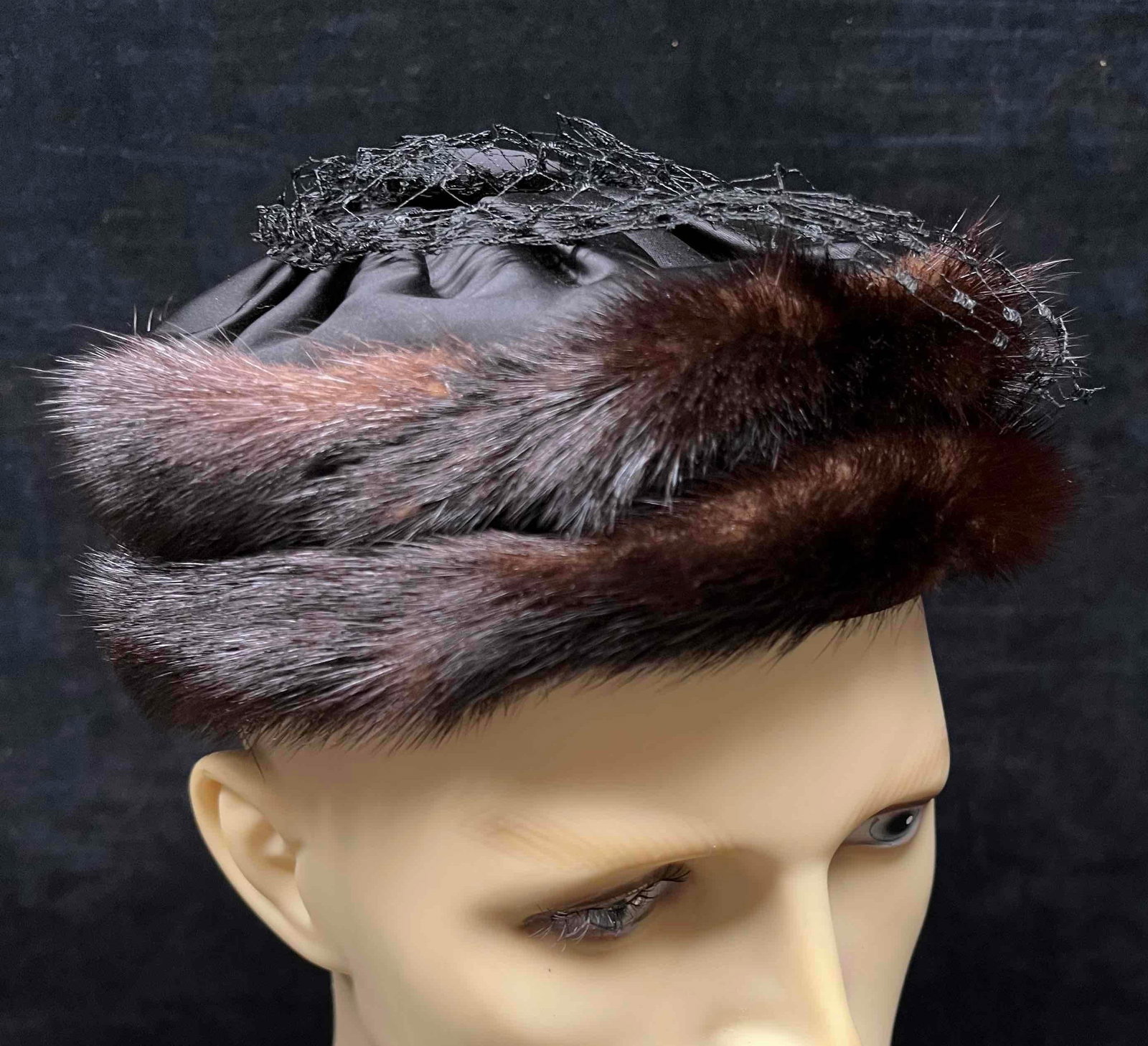 Vintage Evelyn Varon Exclusive Mink & Black Silk Veil Hat: This lot contains a Vintage Evelyn Varon Exclusive Fur & Black Silk Veil Hat. It is approx 7" x 7" x 2 1/2". Total weight is approx 2.7oz. Overall the Fur Hat is in good used condition with some minor