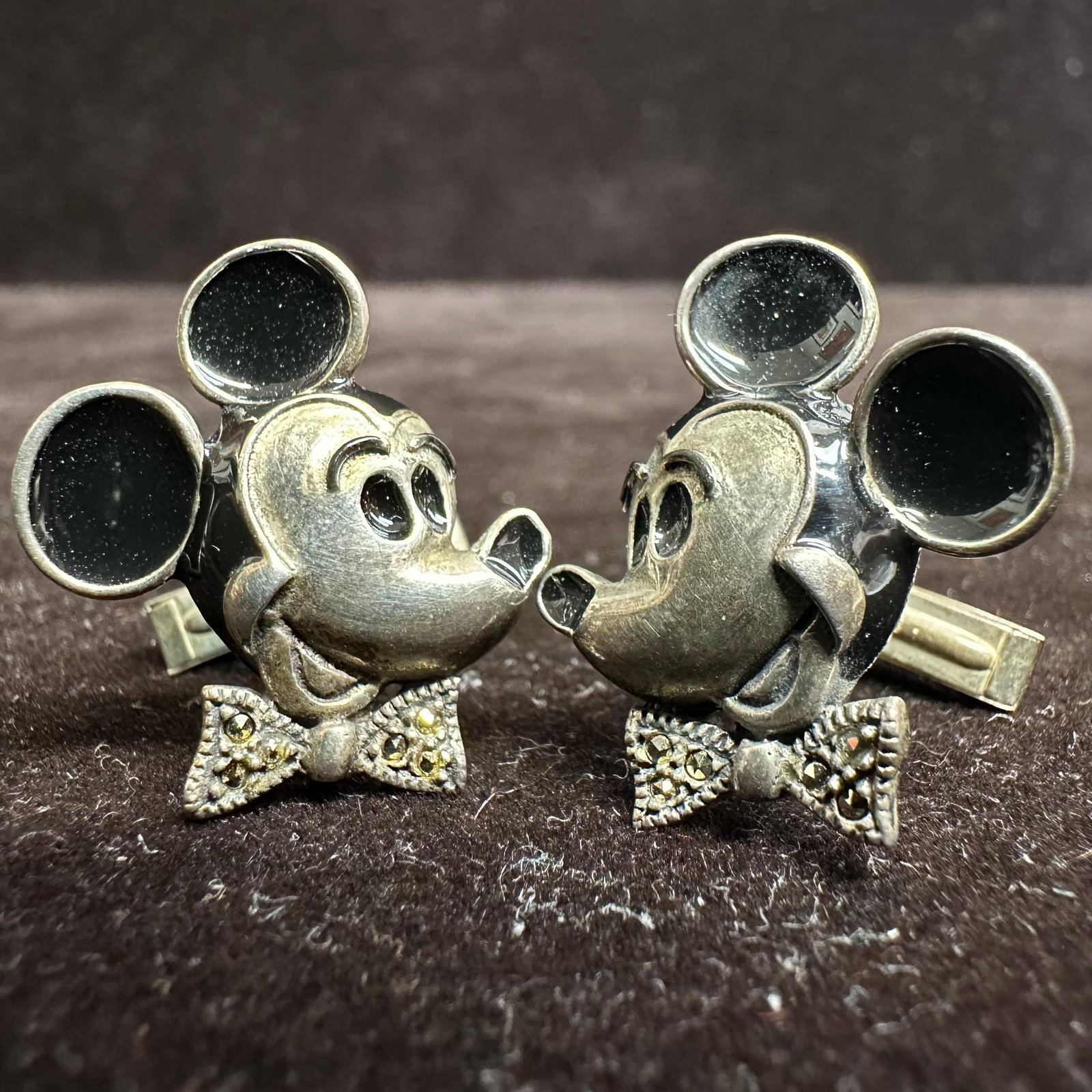 Disney Mickey Mouse Sterling Silver Enamel Marcasite Cufflinks T79: This item is in good pre-owned, previously used/displayed condition with noticeable light wear and surface scratches. Please reference all photos for full details. This piece of jewelry has been teste