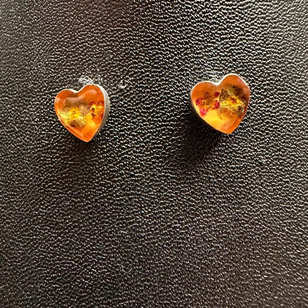 Sterling Silver Miniature Flowers in Resin Heart Earrings: This piece of jewelry has been tested and researched prior to listing. Please view all our pictures they are part of our description. DETAILS: Metal - Sterling Silver Color -Silver Stones - enamel Ha