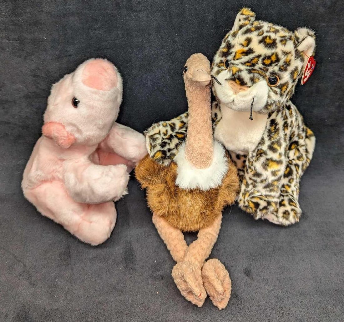 Beanie Buddies Sneaky Stretch Squealer Bea Bags: Beanie Buddies Sneaky Stretch Squealer Bea Bags. This lot includes: (1) Sneaky. Was released in 2000. This is approx 5" x 15" x 10" and it weighs 0.58lb. (1) Stretch. Was released in