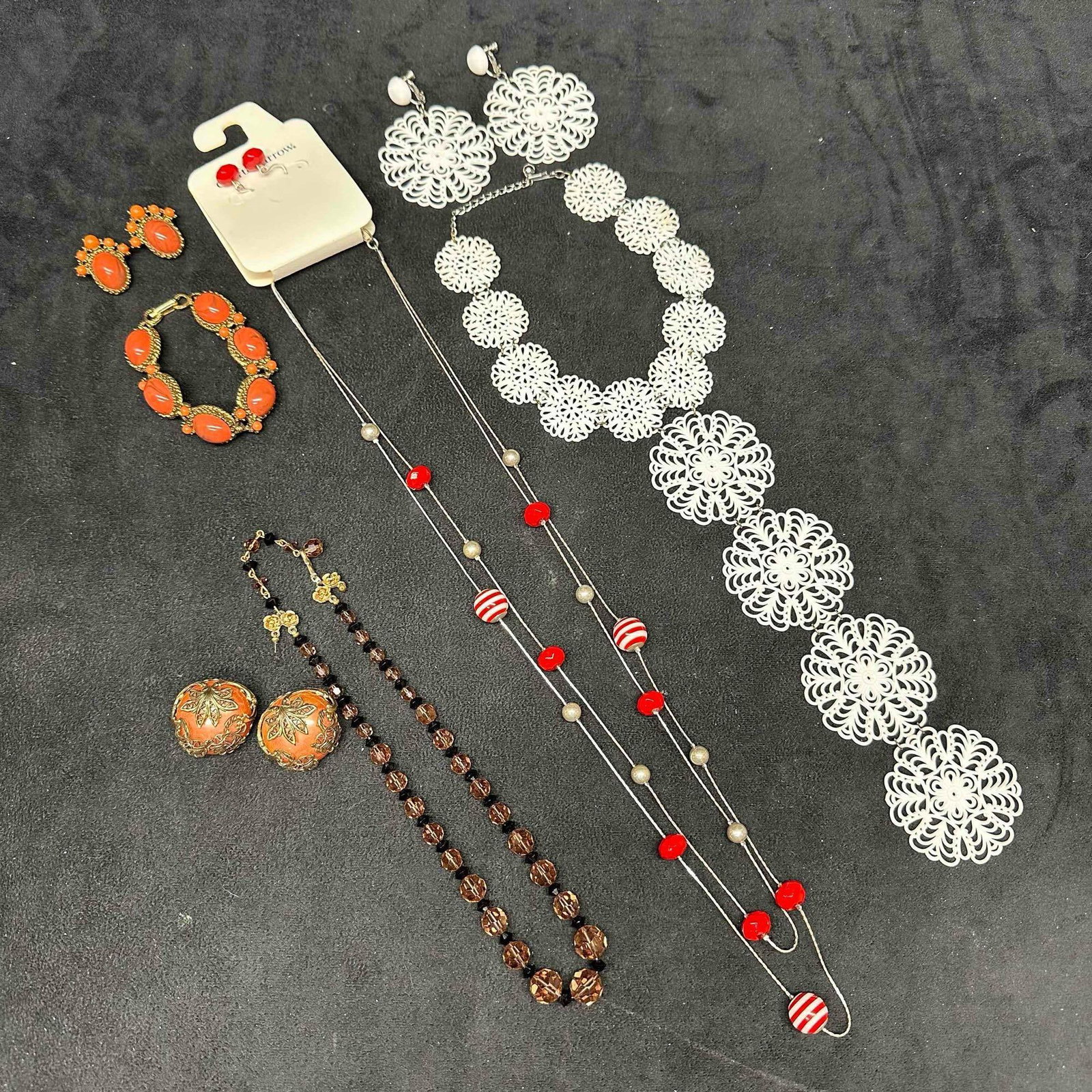 Assorted Costume Jewelry Lot Necklace Bracelets Earrings Set J18 (1 of 7)