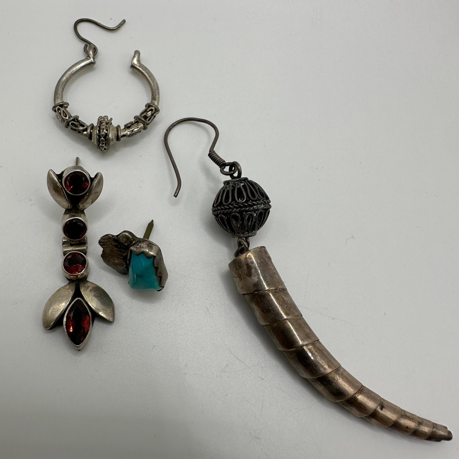 Sterling Silver Jewelry Lot Mixed Earrings Singles: This item is in pre-owned, previously used/displayed condition with noticeable light wear and surface scratches. Please reference all photos for full details. This piece of jewelry has been tested and