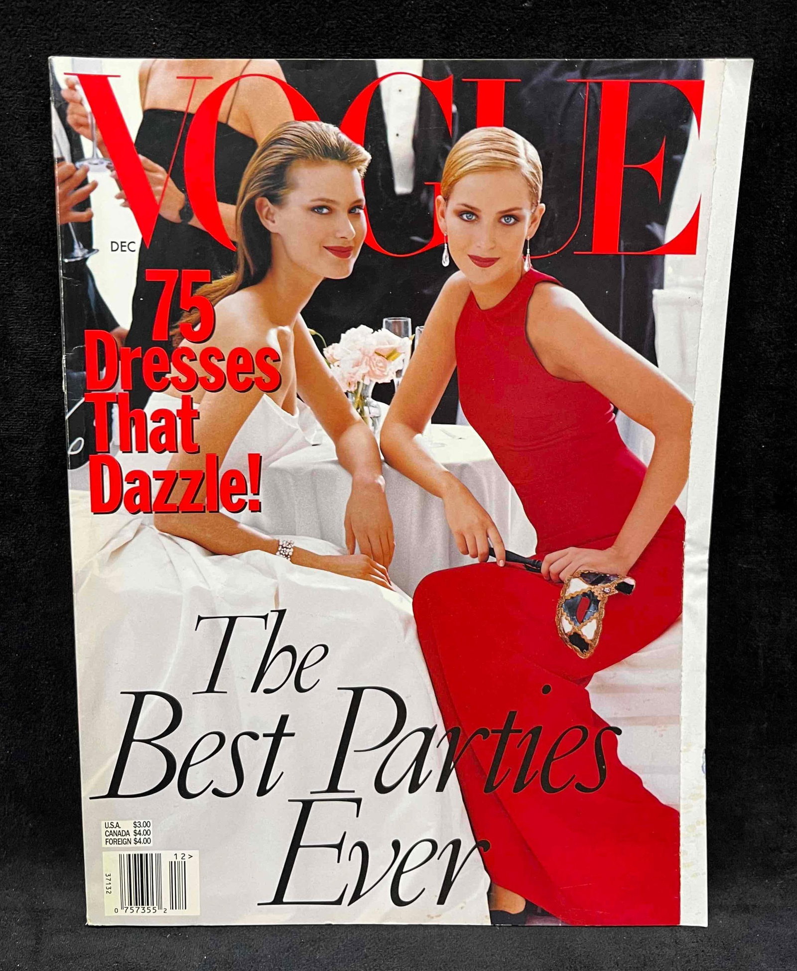 Vintage Vogue December 1997 Stella Tennant Scott Thomas Penn: This lot contains a Vintage Vogue December 1997 Stella Tennant Scott Thomas Penn. It is approx 11" x 8 1/4" and it weighs approx 1.7lbs. Overall the vintage magazine is in good used condition wit