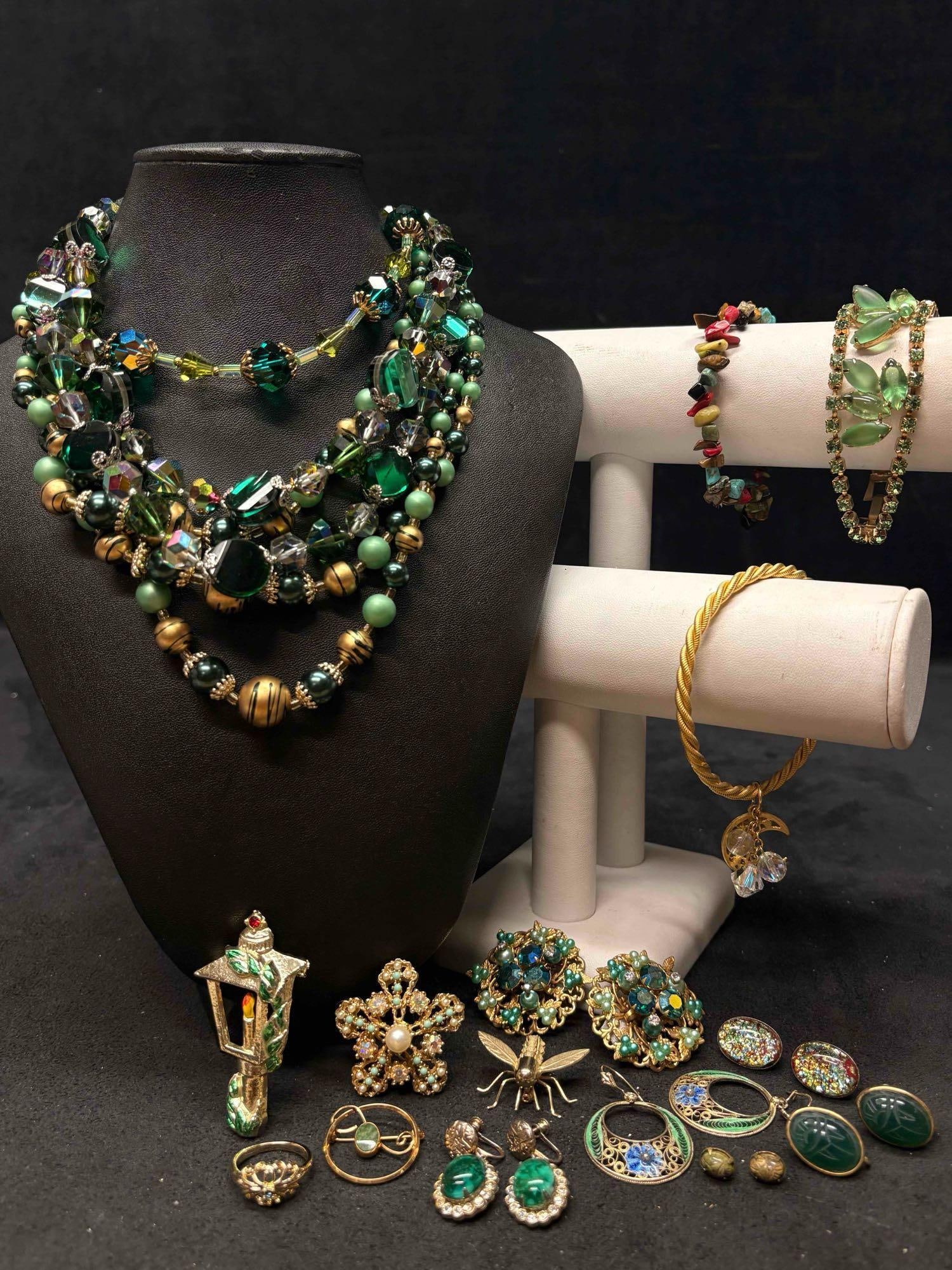 17pc Green and Gold Emeralds Grove Costume Jewelry Collection: This lot contains 17 pieces of pre-owned costume jewelry, paired together in a stylized set. Each piece is in good conditions, with wear and tear over the years visible on some of the jewelry. Please 