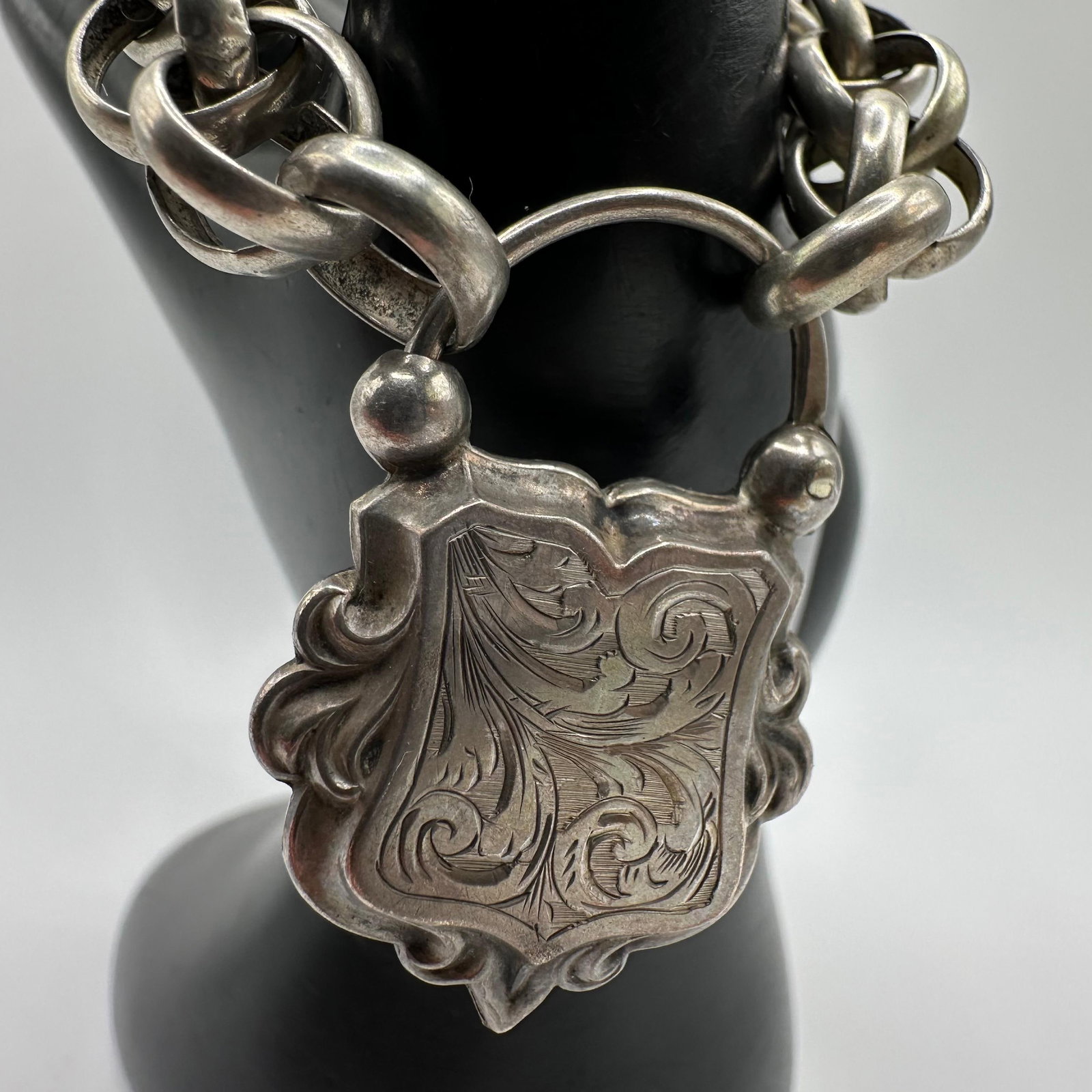 Victorian Style Hollow Silver Link Bracelet Q71 Padlock Clasp (1 of 7)