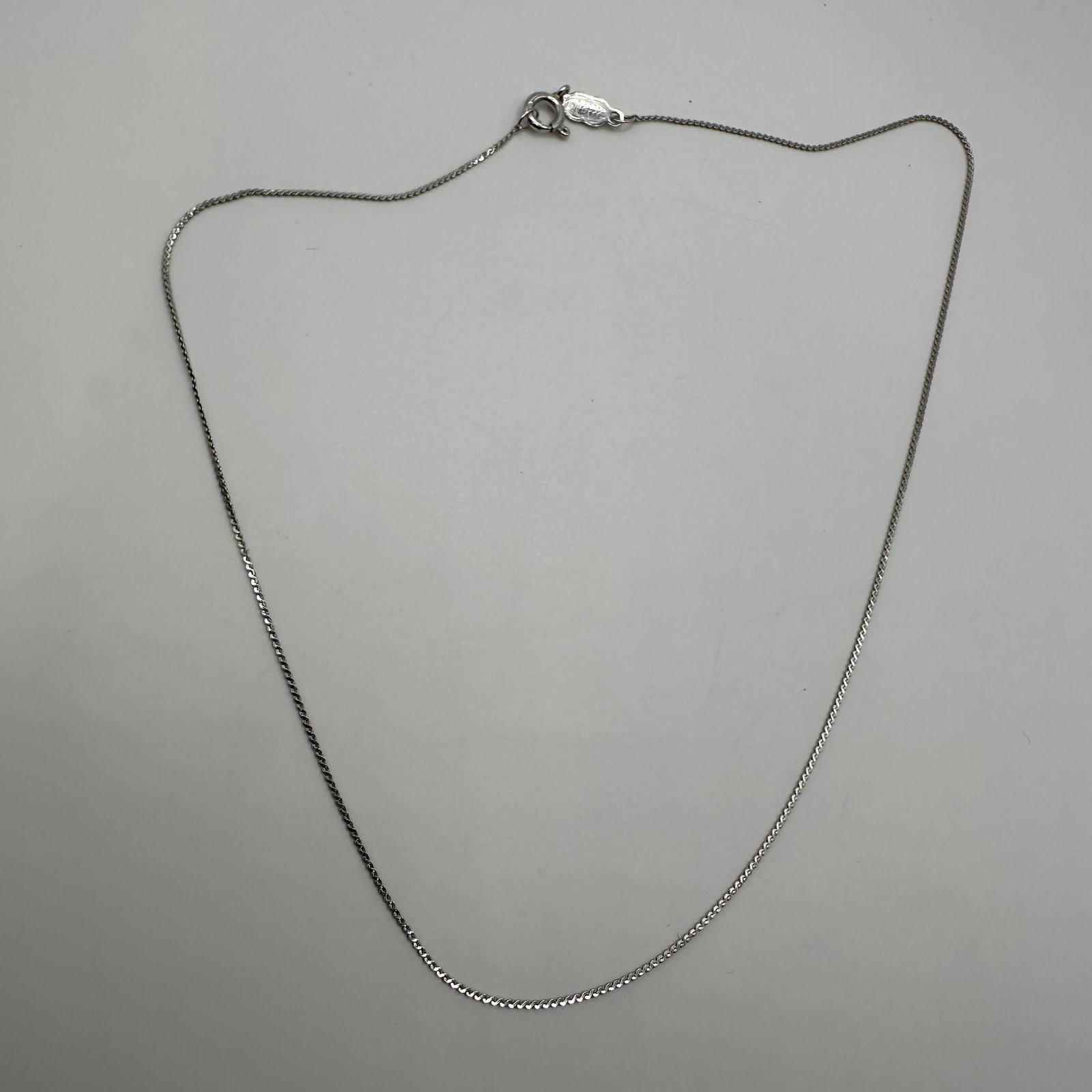 UNOAERRE 14k Italy White Gold Necklace Q87: This item is in good pre-owned, previously used/displayed condition with noticeable light wear and surface scratches. Please reference all photos for full details. This piece of jewelry has been teste