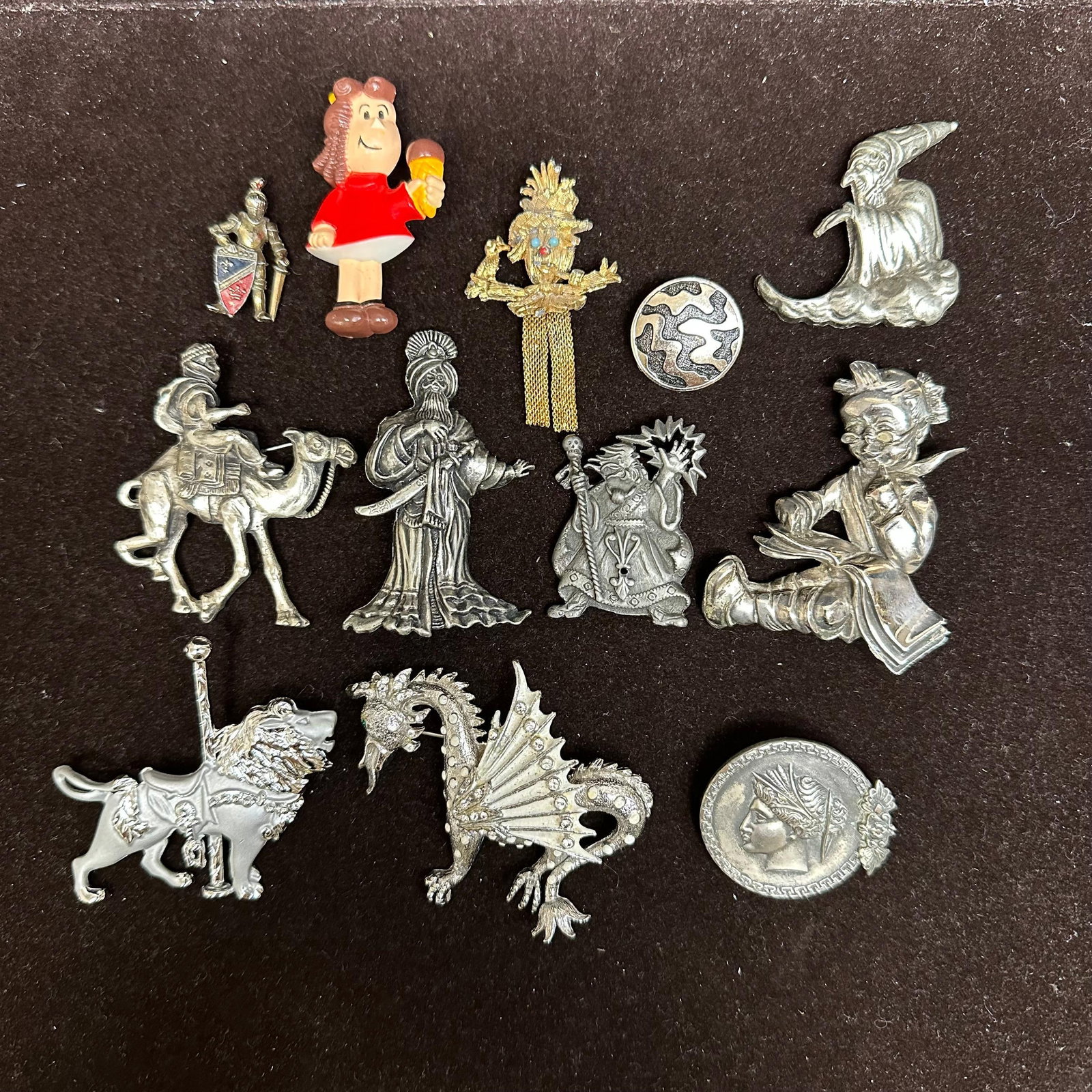 Vintage Figural Brooch Lot Medieval Knight Dragon Lion Novelty Pins Mixed Metal (1 of 7)