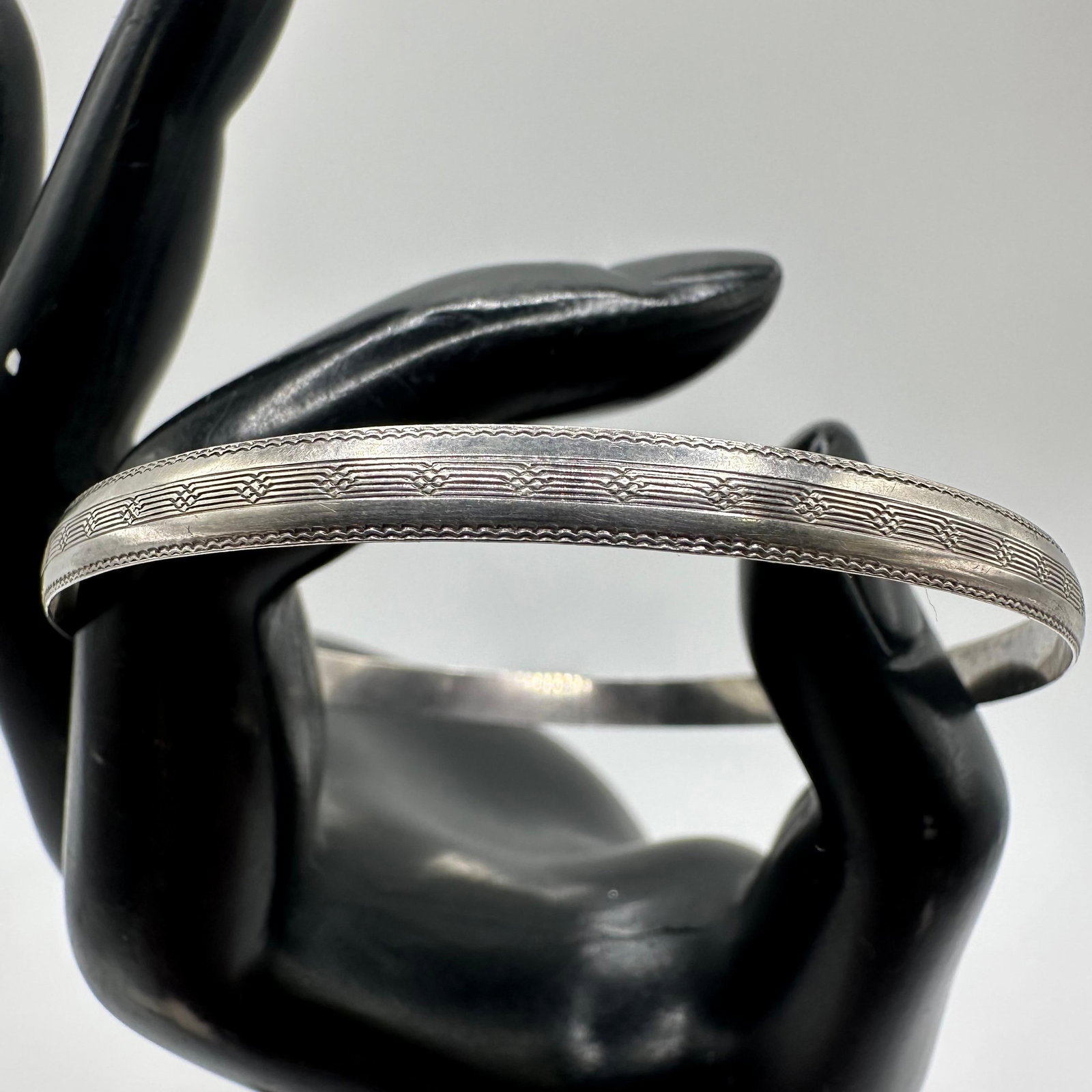 Etched Design Beaded Style Edge Sterling Silver Bangle Bracelet Q52: This item is in good pre-owned, previously used/displayed condition with noticeable light wear and surface scratches. Please reference all photos for full details. This piece of jewelry has been teste