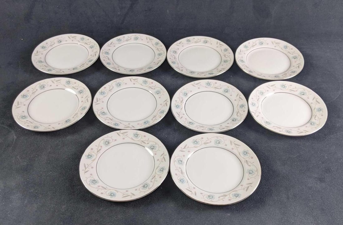 English Garden Fine China Dessert Plates: English Garden Fine China Dessert Plates This lot comes with 10 beautiful dessert plates. These plates have an elegant delicate flower design on the rim with silver accents. These plates are in good c