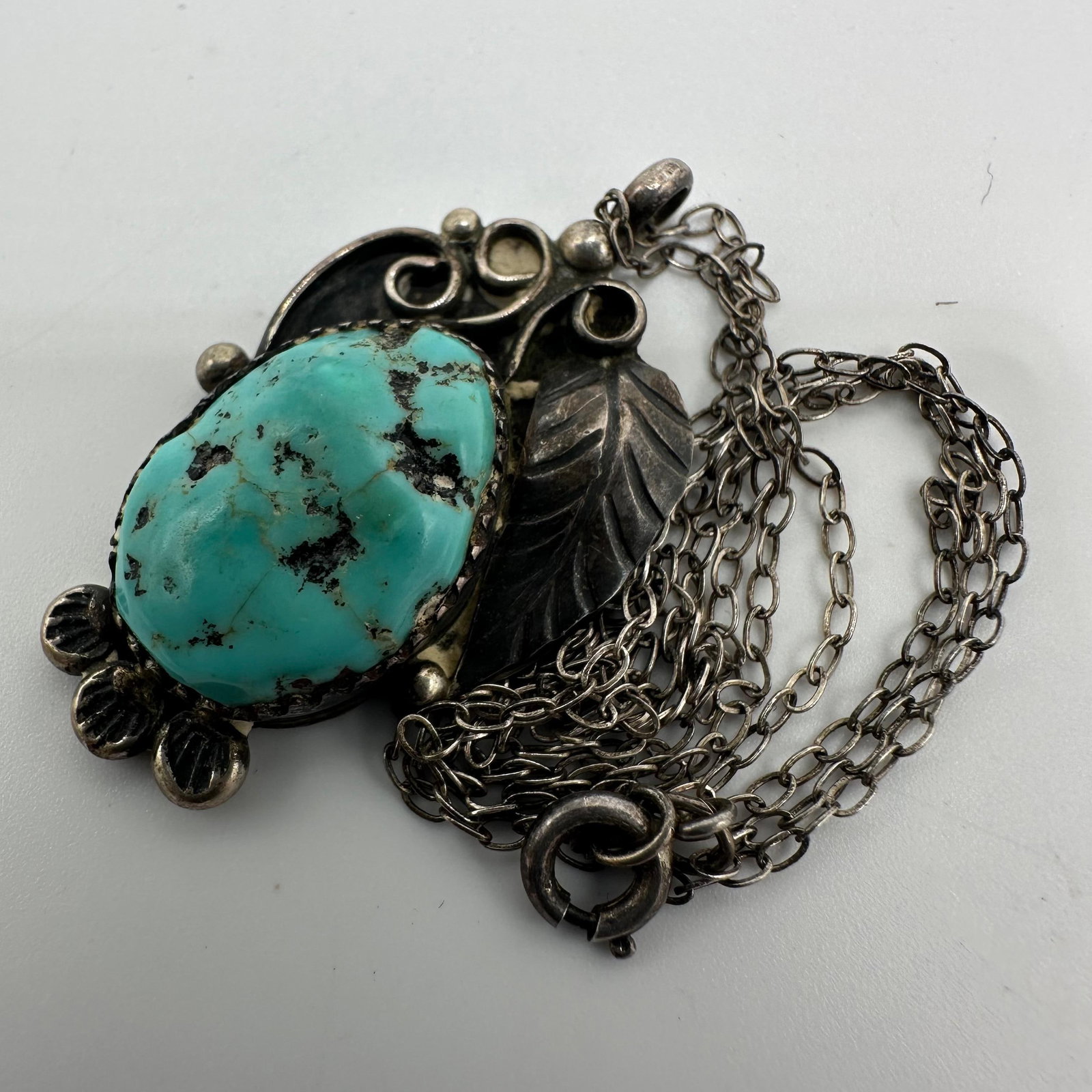 Sterling Silver Turquoise Native Style Necklace Q9: This item is in good pre-owned, previously used/displayed condition with noticeable light wear and surface scratches. Please reference all photos for full details. This piece of jewelry has been