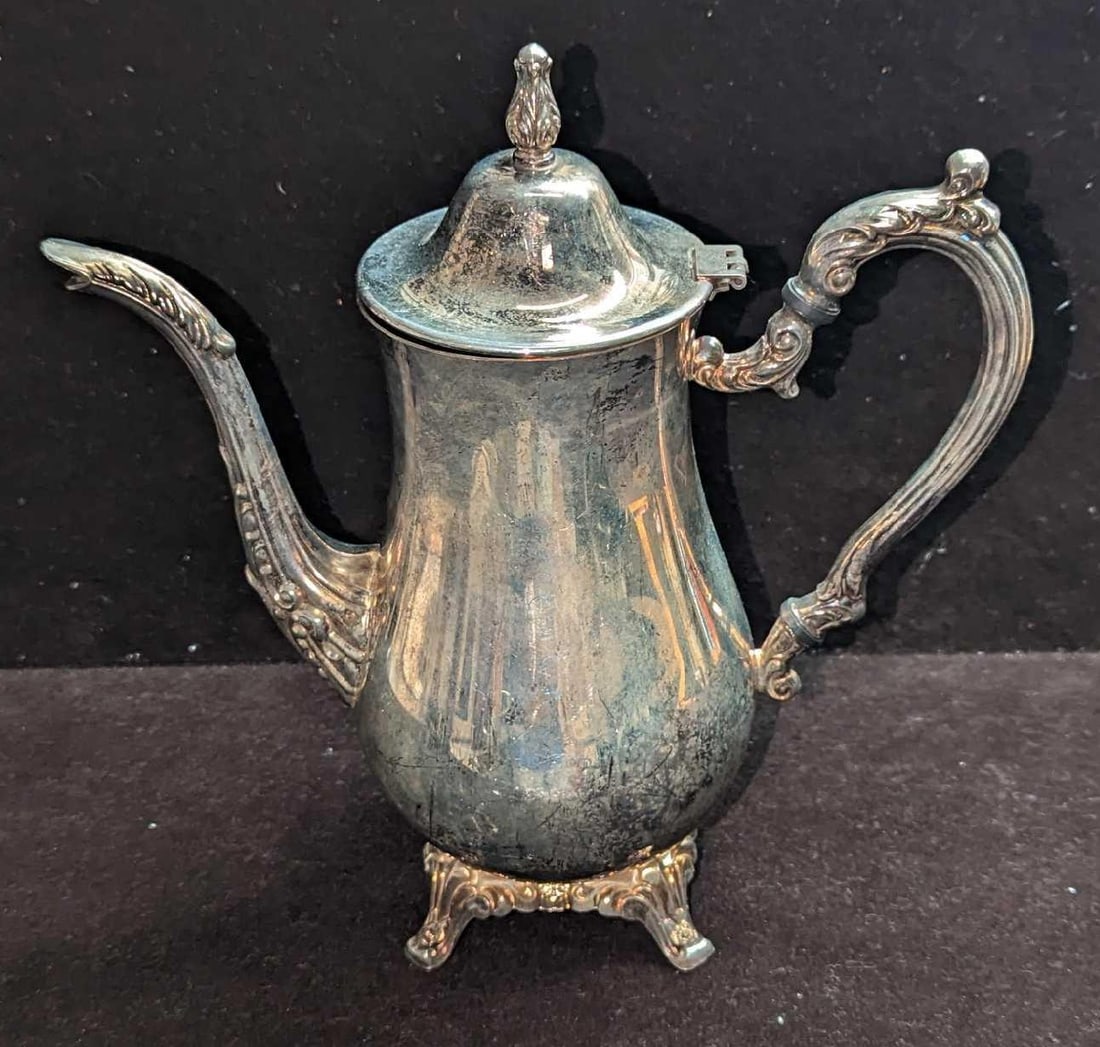 Retired Vintage Oneida Silver Plated Du Maurier Teapot: Retired Vintage Oneida Silver Plated Du Maurier Teapot. This is approximately 10" x 5" x 11" and it weighs 2.06lb. The teapot has surface tarnish and scratches, and the top does not close completely. 