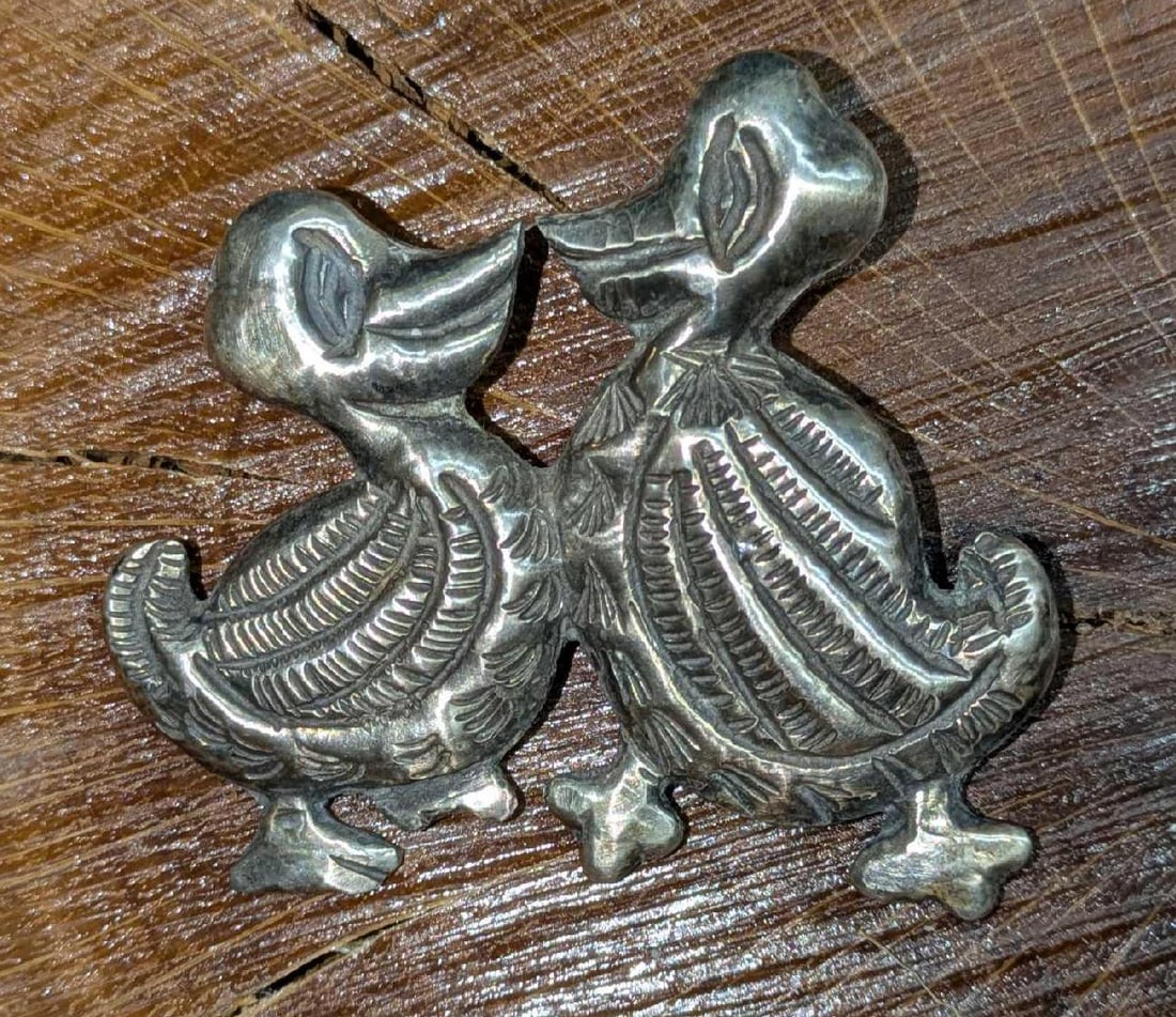 Vintage Mexican Sterling Silver Wacky Quacky Pin Brooch: Vintage Mexican Sterling Silver Wacky Quacky Pin Brooch. This piece of jewelry has been tested and researched prior to listing. Please view all our pictures they are part of our description. DETAILS: 