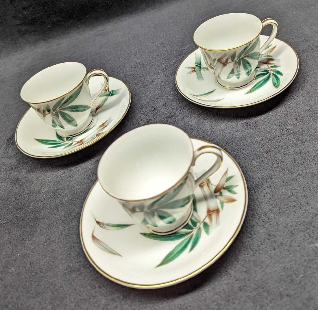 3 Vintage Noritake China 5665 Demitasse Cups & Saucers B: 3 Vintage Noritake China 5665 Demitasse Cups & Saucers B.This lot includes: (3) Demitasse Cups. These are approx 3 1/4" x 2 1/2" x 2 1/4". (3) Saucers. These are approx 4 3/4" x 4