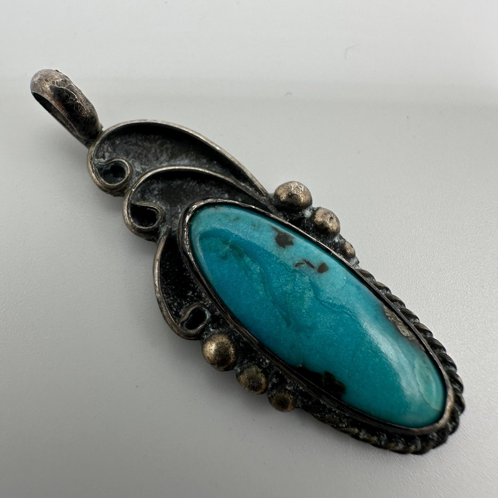 Native Style Thin Oval Turquoise Setting Silver Necklace Pendant: This item is in good pre-owned, previously used/displayed condition with noticeable light wear and surface scratches. Please reference all photos for full details. This piece of jewelry has been teste