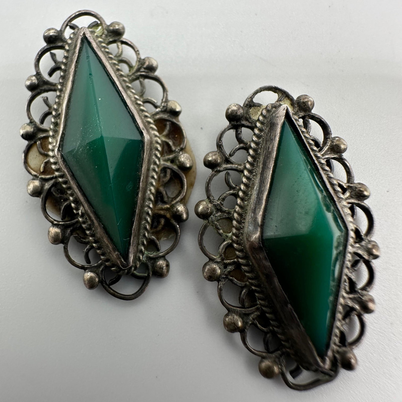 Green Onyx Mexico Silver Filigree Frame Bezel Earrings Silverwork: This item is in good pre-owned, previously used/displayed condition with noticeable light wear and surface scratches. Please reference all photos for full details. This piece of jewelry has been teste